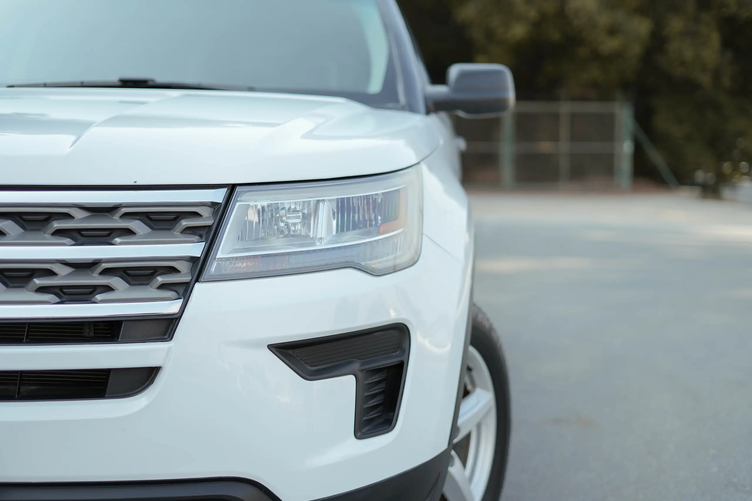 Used 2018 Ford Explorer XLT in White – Headlight Close-up for Sale at First Choice Cars Dubai Sharjah