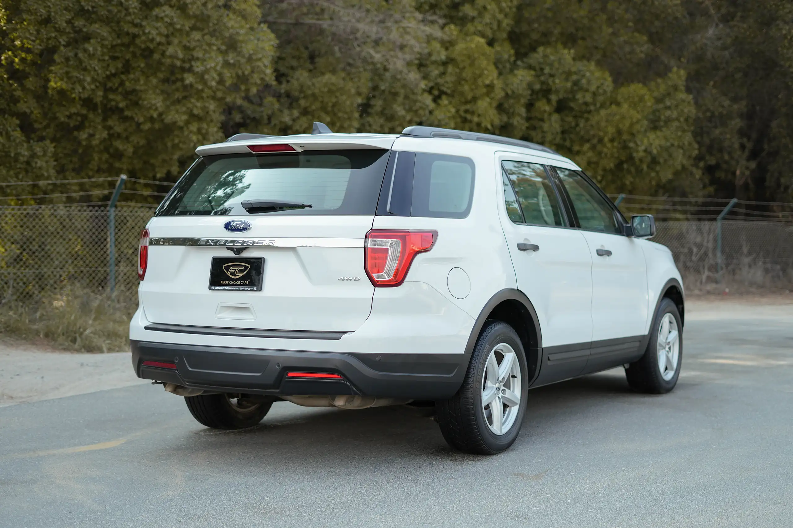 Used 2018 Ford Explorer XLT in White – Right Back Diagonal (45°) View for Sale at First Choice Cars Dubai Sharjah