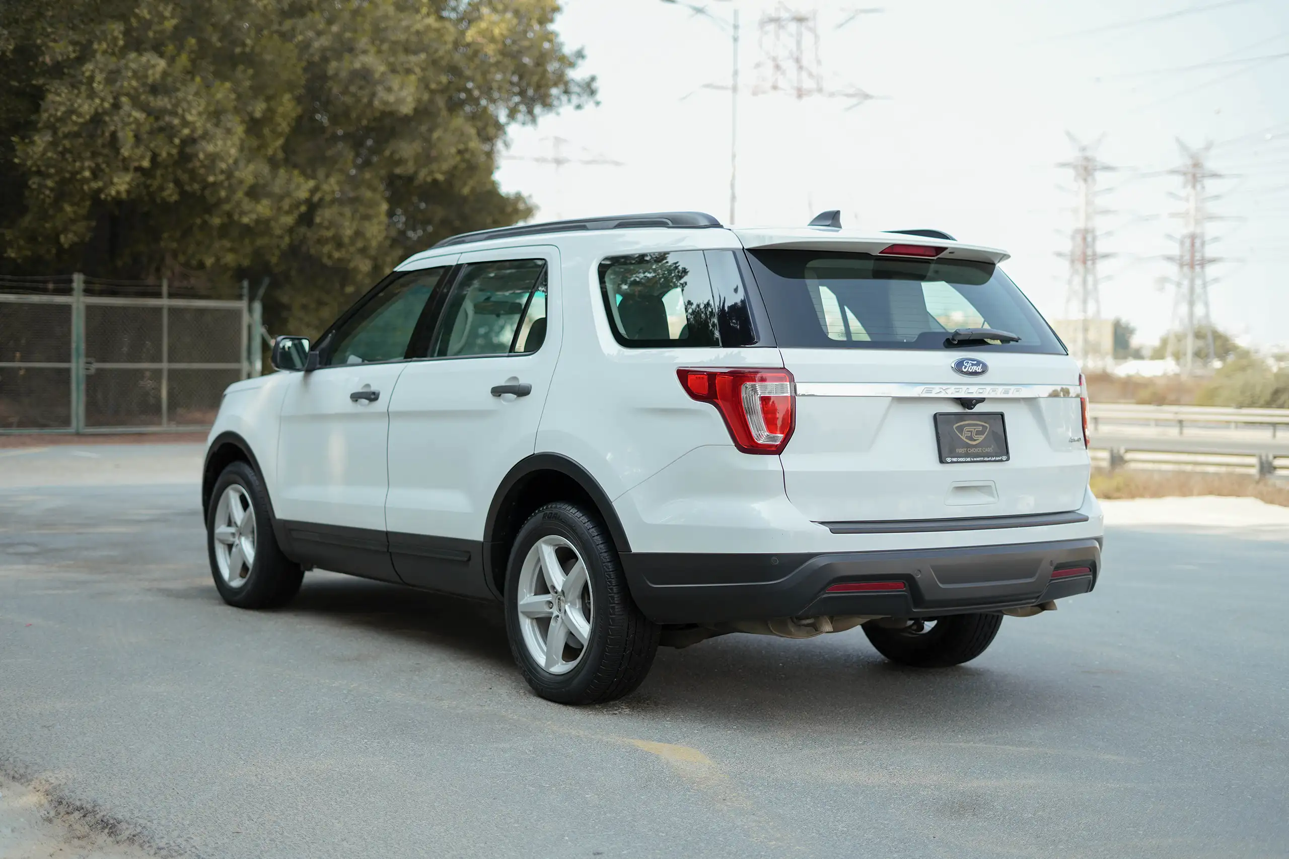 Used 2018 Ford Explorer XLT in White – Left Back Diagonal (45°) View for Sale at First Choice Cars Dubai Sharjah