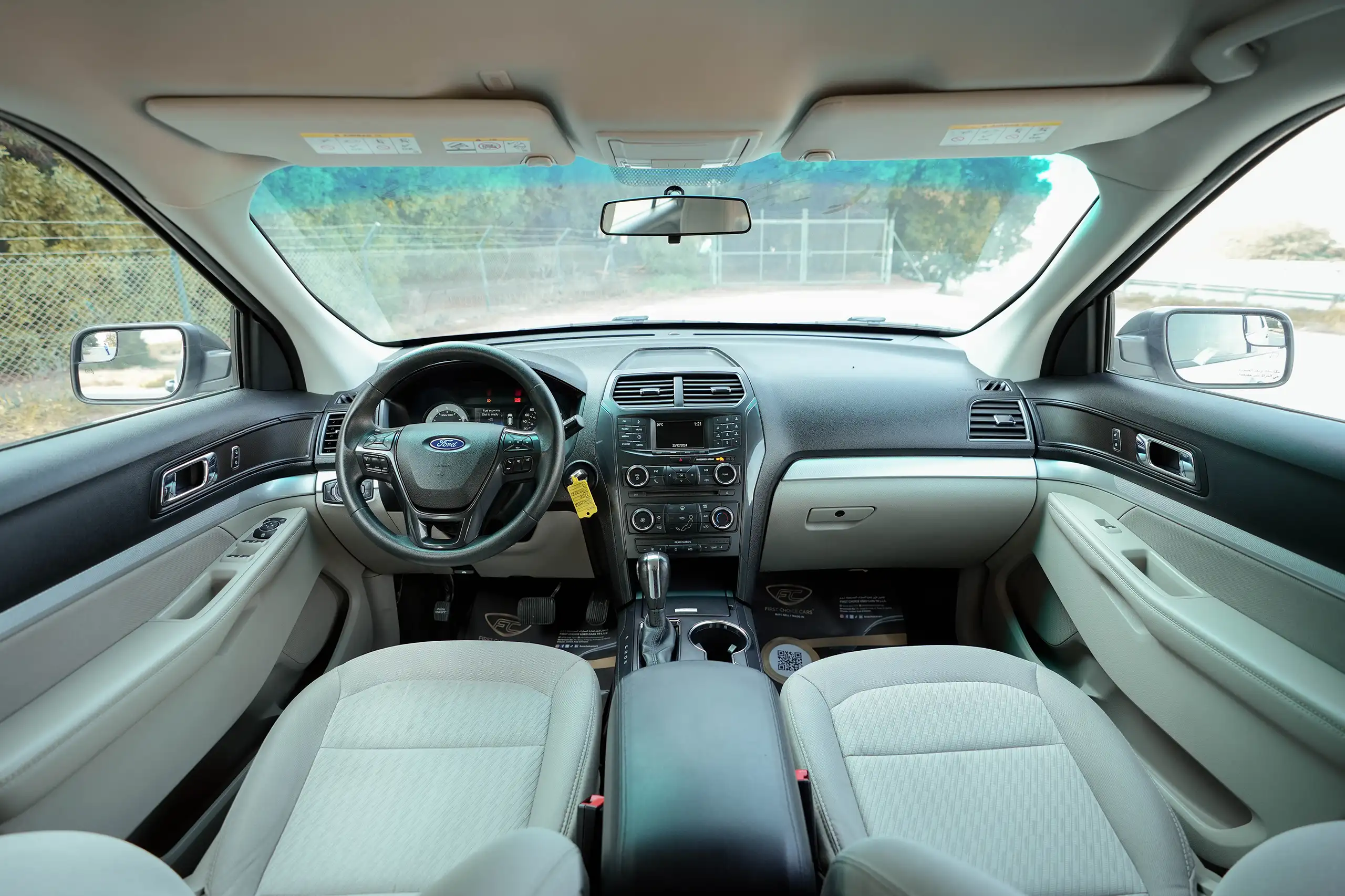 Used 2018 Ford Explorer XLT in White – Front Cabin / Dashboard Full View for Sale at First Choice Cars Dubai Sharjah