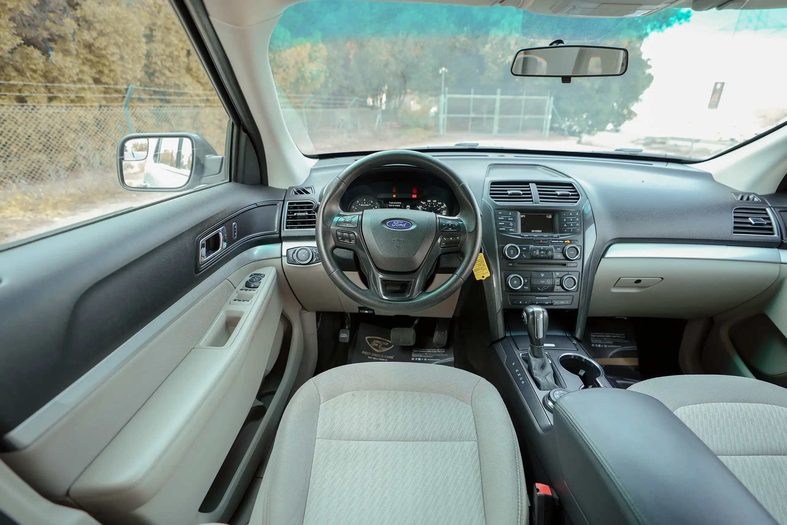Used 2018 Ford Explorer XLT in White – Steering Wheel & Instrument Cluster for Sale at First Choice Cars Dubai Sharjah