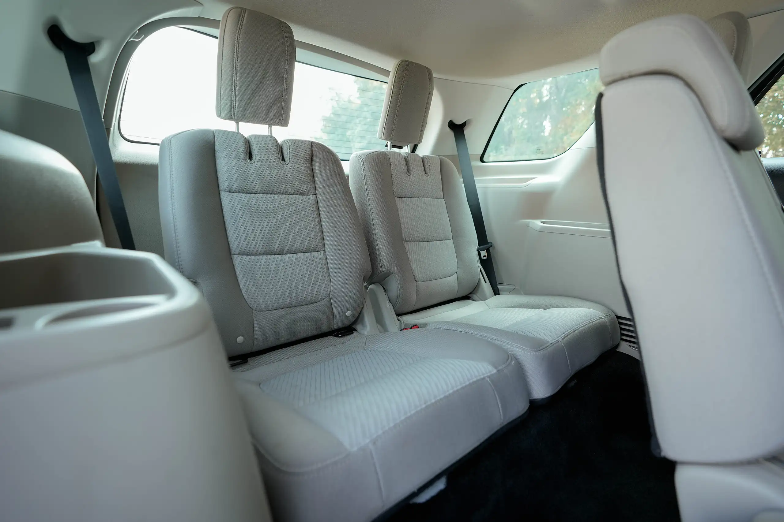 Used 2018 Ford Explorer XLT in White – Third Row Right Seat View for Sale at First Choice Cars Dubai Sharjah
