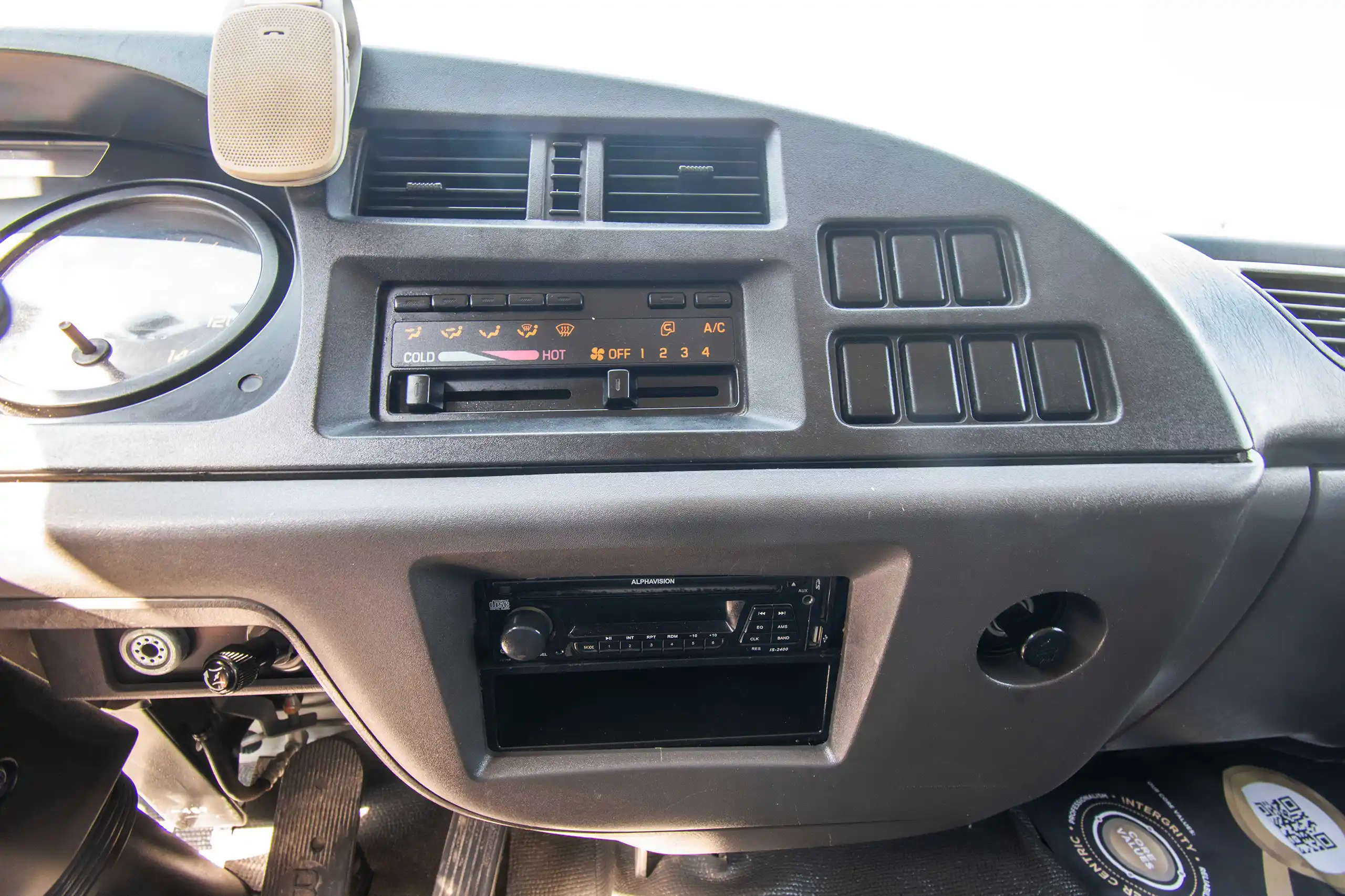 Used 2016 Isuzu FSR Cargo Truck Yellow – Infotainment / Touchscreen System at First Choice Cars Sharjah