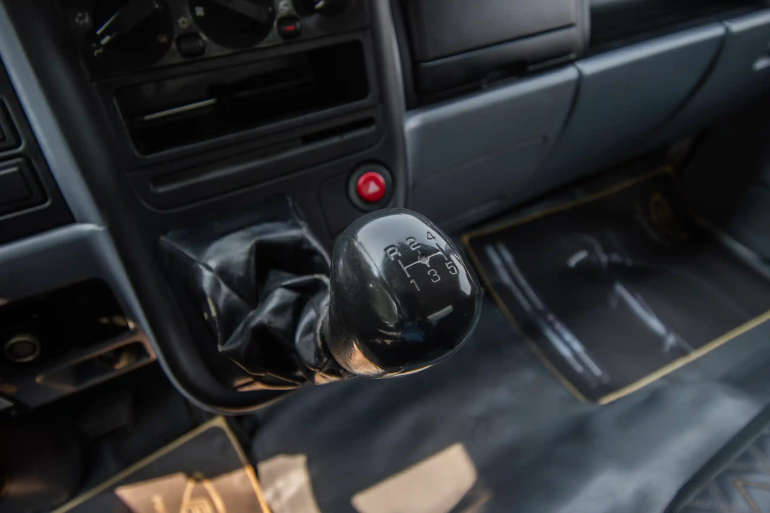 Used 2008 Mitsubishi Canter Box White – Center Console & Gear Shifter at First Choice Cars Sharjah