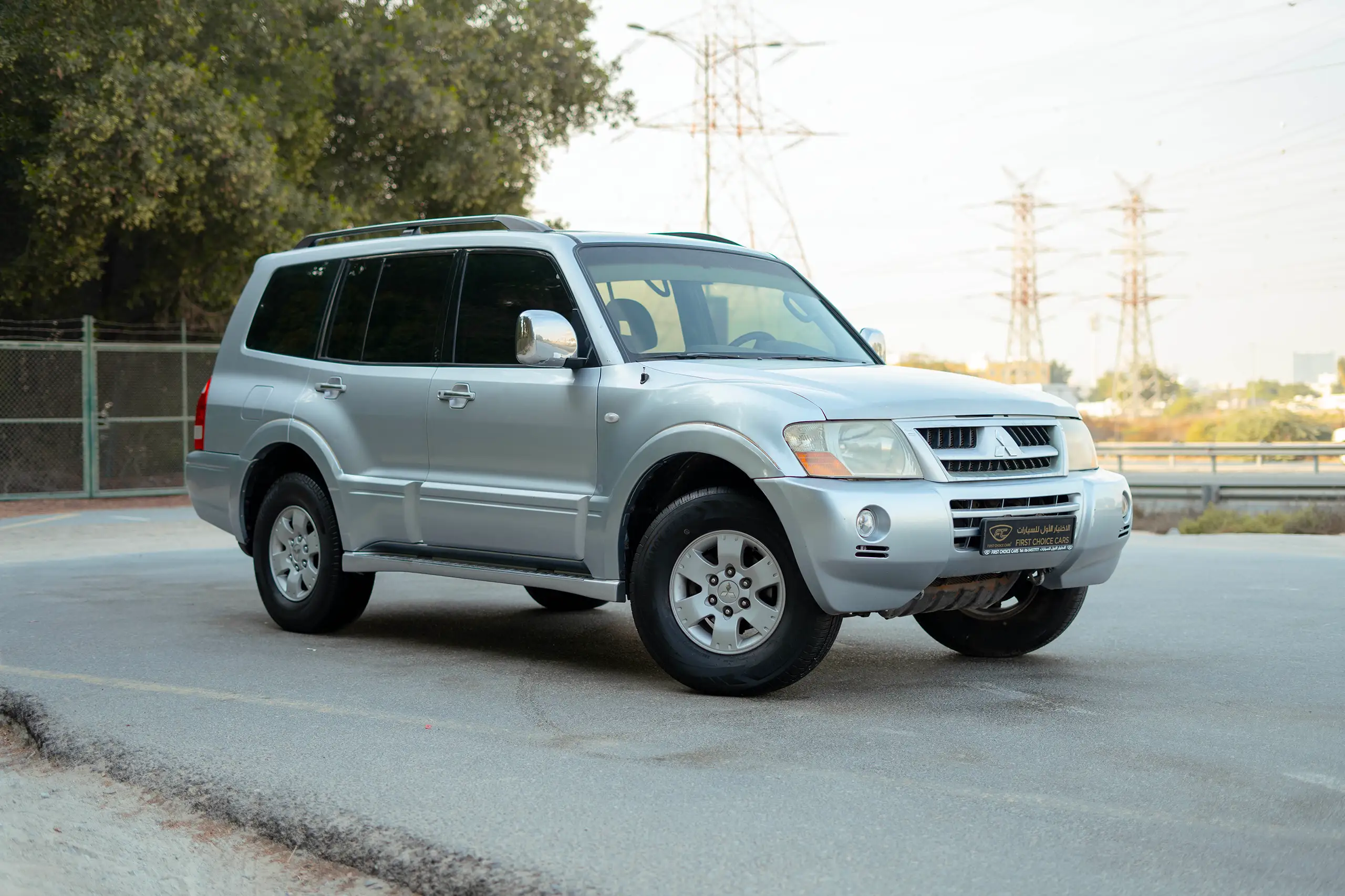 Used 2005 Mitsubishi Pajero GLS Silver – Right Front Diagonal (45°) View at First Choice Cars Sharjah
