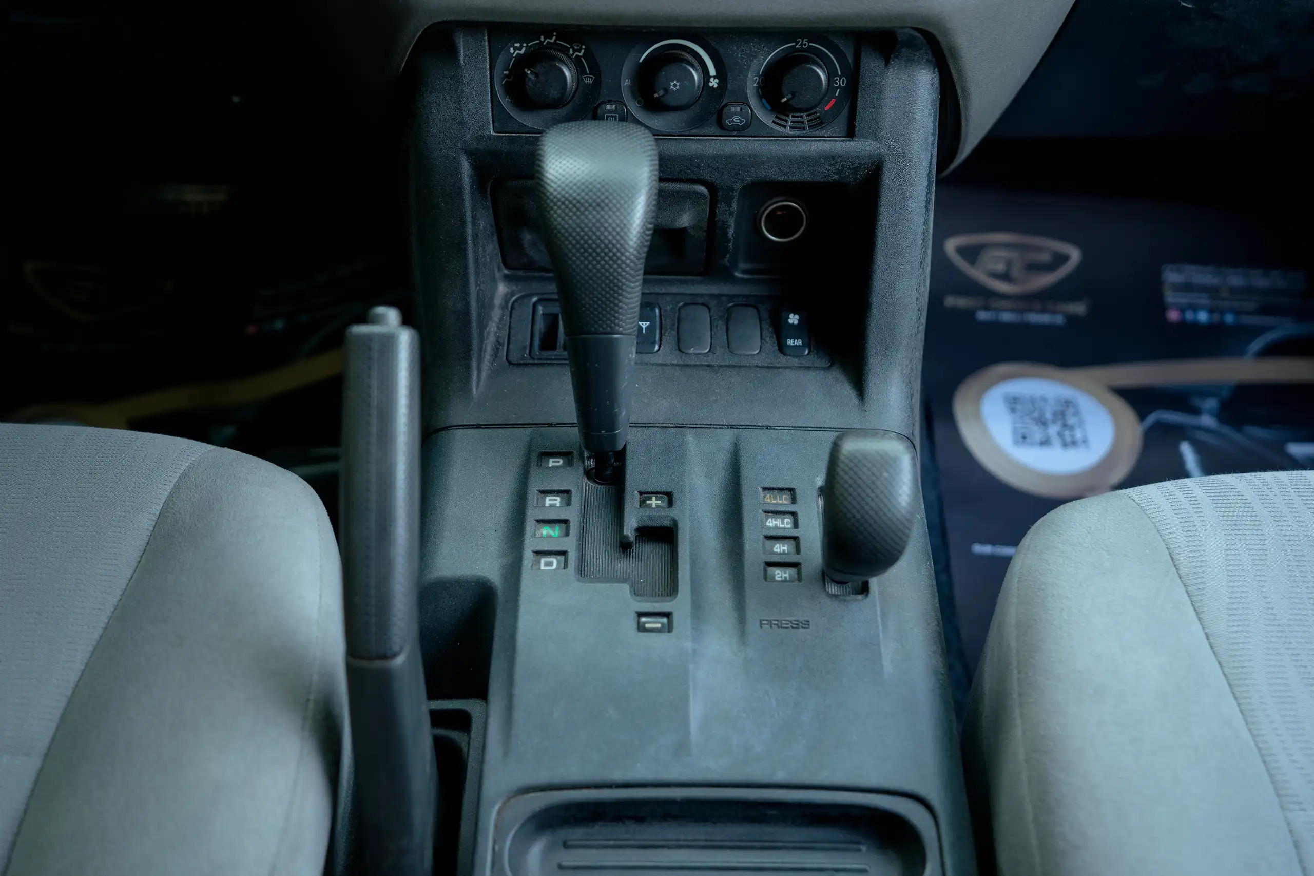 Used 2005 Mitsubishi Pajero GLS Midline in Silver – Center Console & Gear Shifter
