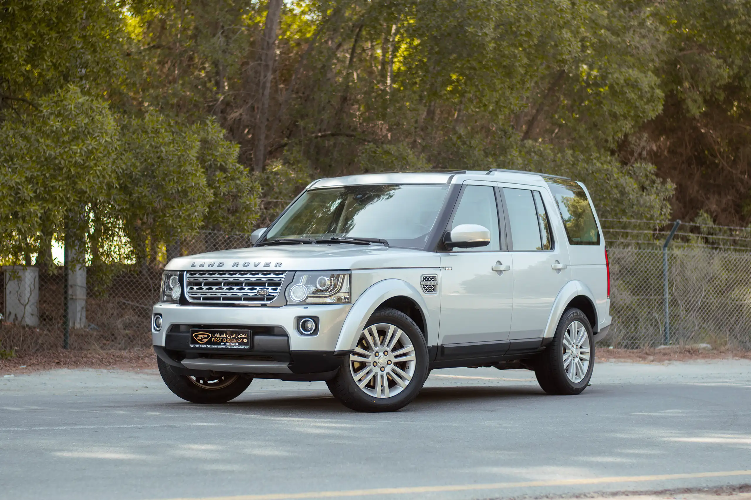 Used 2016 Land Rover LR4 HSE Silver – Left Front Diagonal (45°) View at First Choice Cars Sharjah