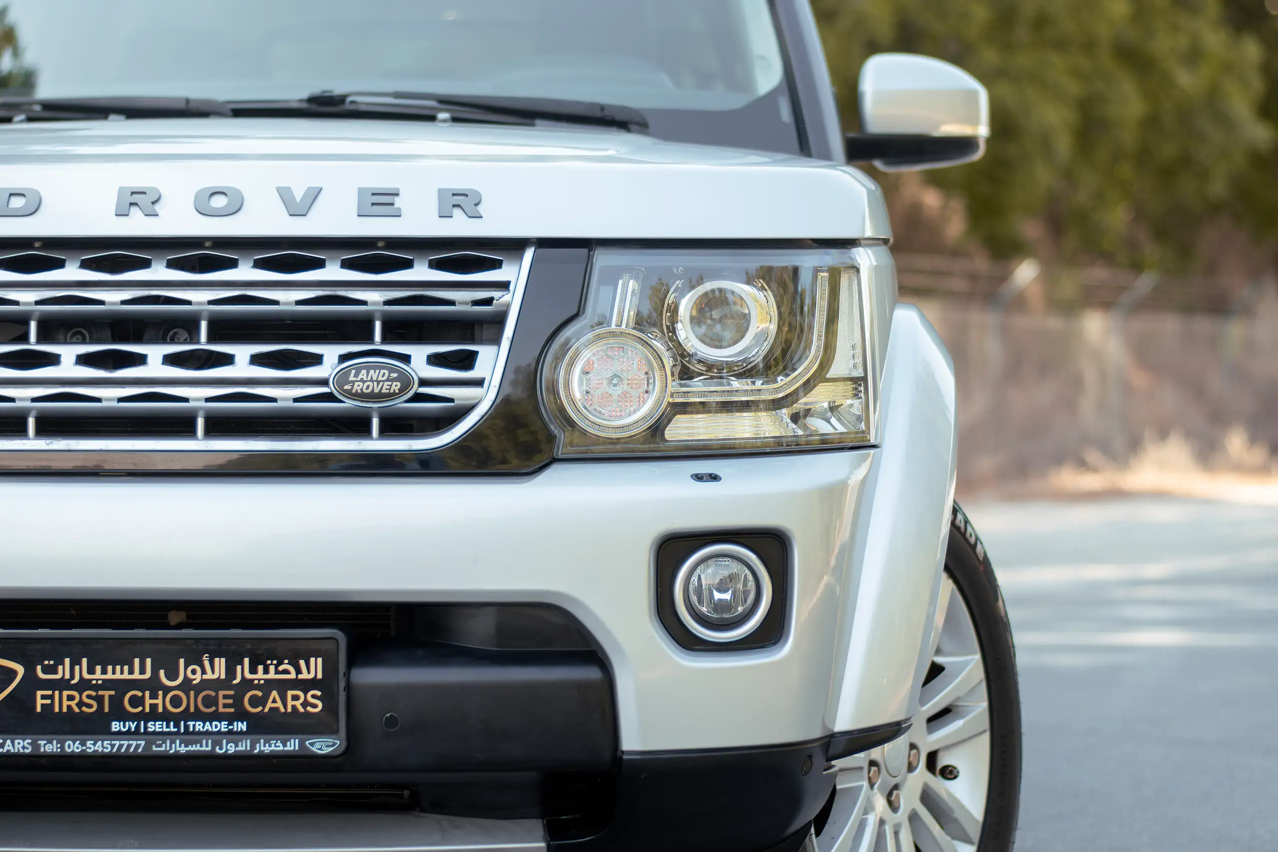 Used 2016 Land Rover LR4 HSE Silver – Headlight Close-up at First Choice Cars Sharjah