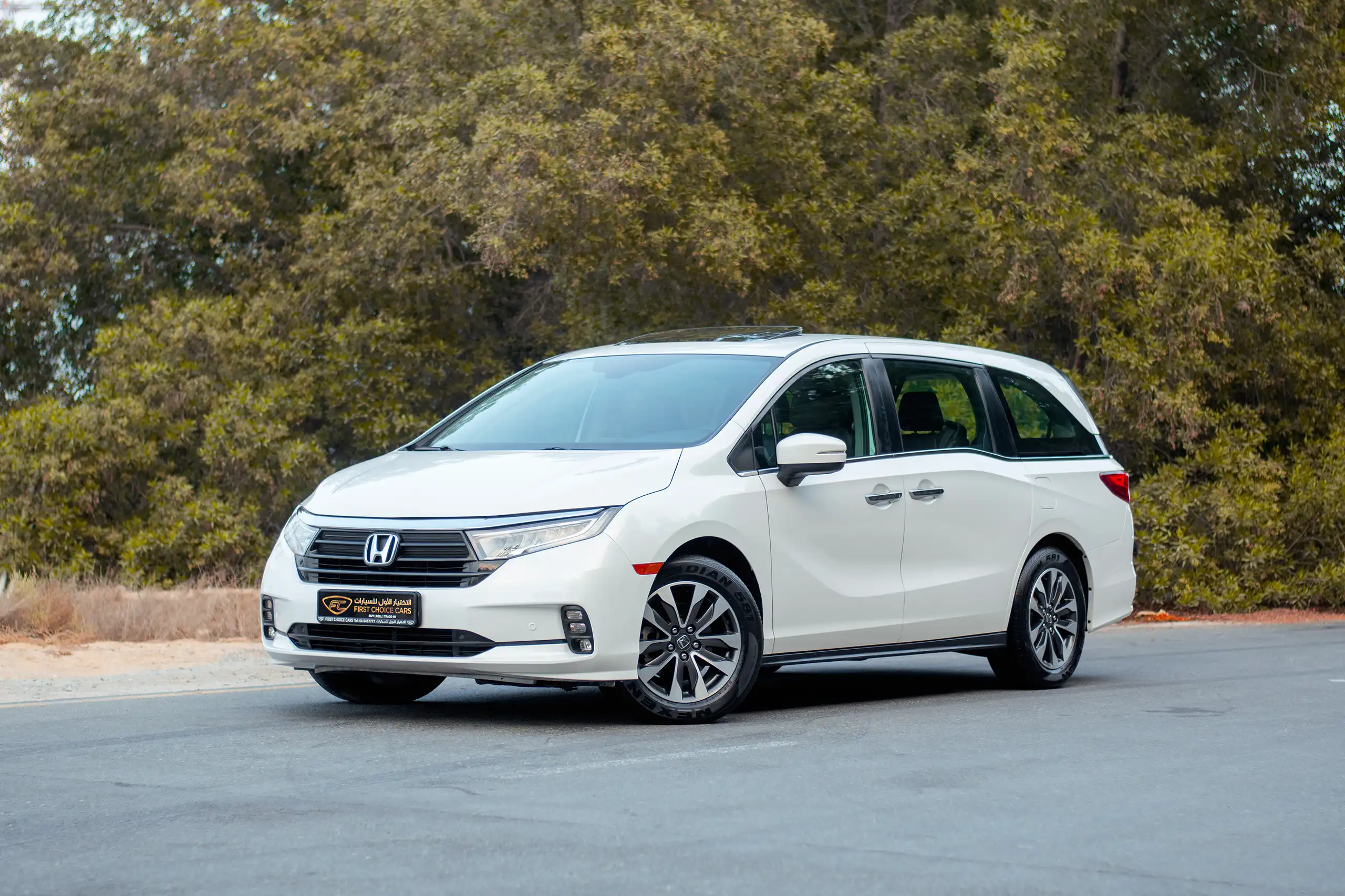 Used 2021 Honda Odyssey EX White – Left Front Diagonal (45°) View at First Choice Cars Sharjah