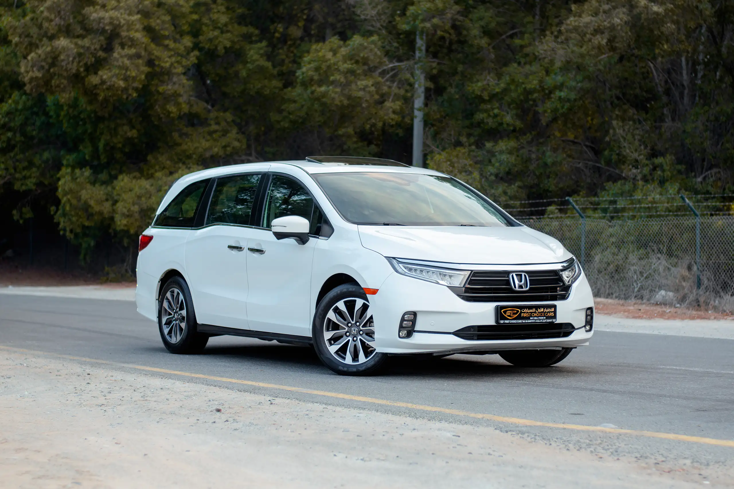 Used 2021 Honda Odyssey EX White – Right Front Diagonal (45°) View at First Choice Cars Sharjah