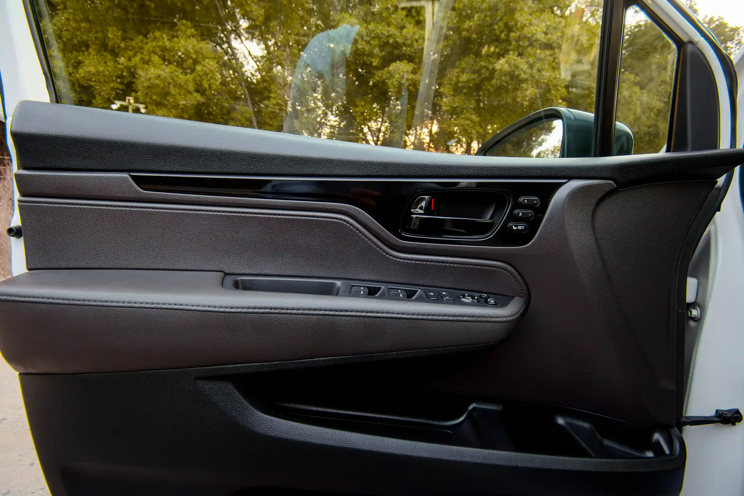 Used 2021 Honda Odyssey EX White – Driver Door Panel Full View at First Choice Cars Sharjah