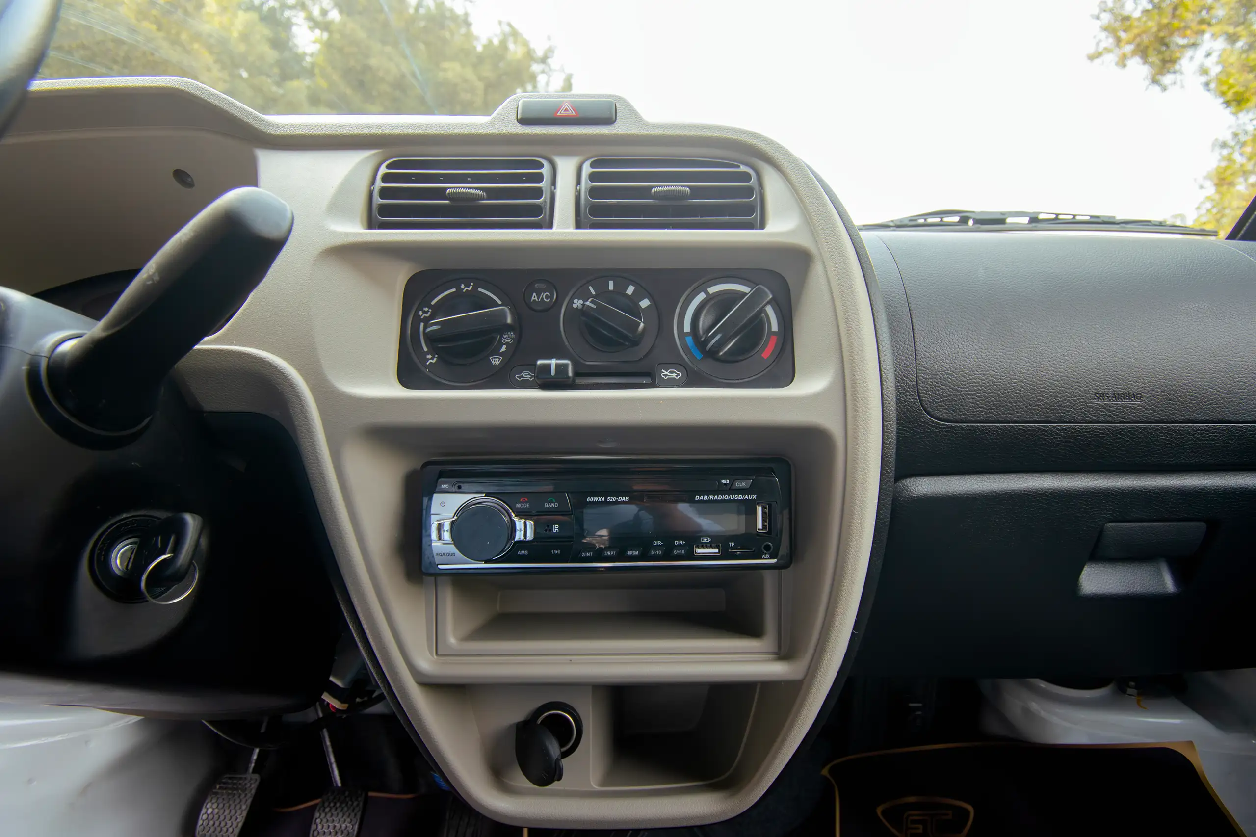 Used 2023 Suzuki Eeco Cargo White – Infotainment / Touchscreen System at First Choice Cars Sharjah