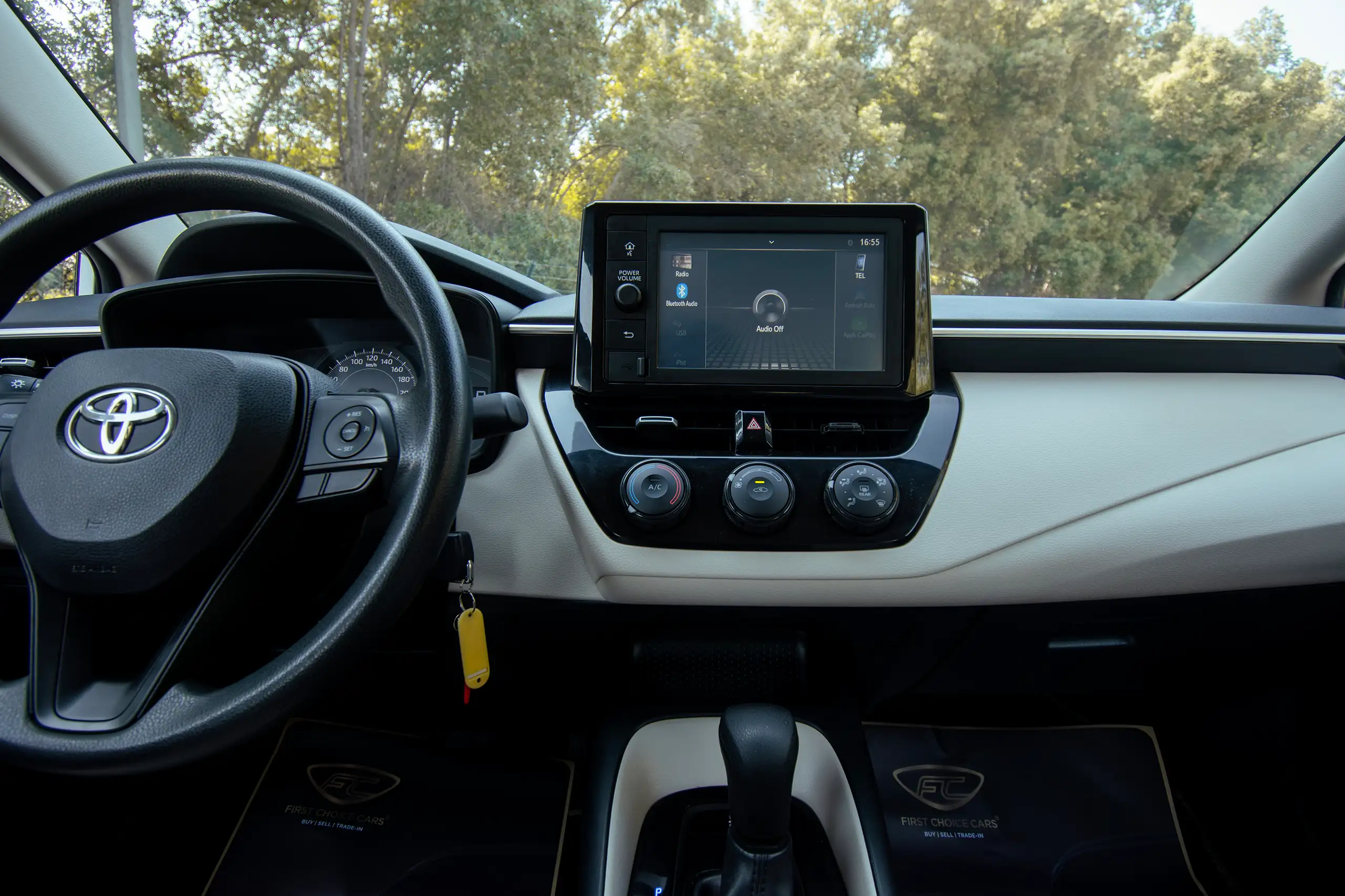 Used 2022 Toyota Corolla Xli White – Infotainment / Touchscreen System at First Choice Cars Sharjah