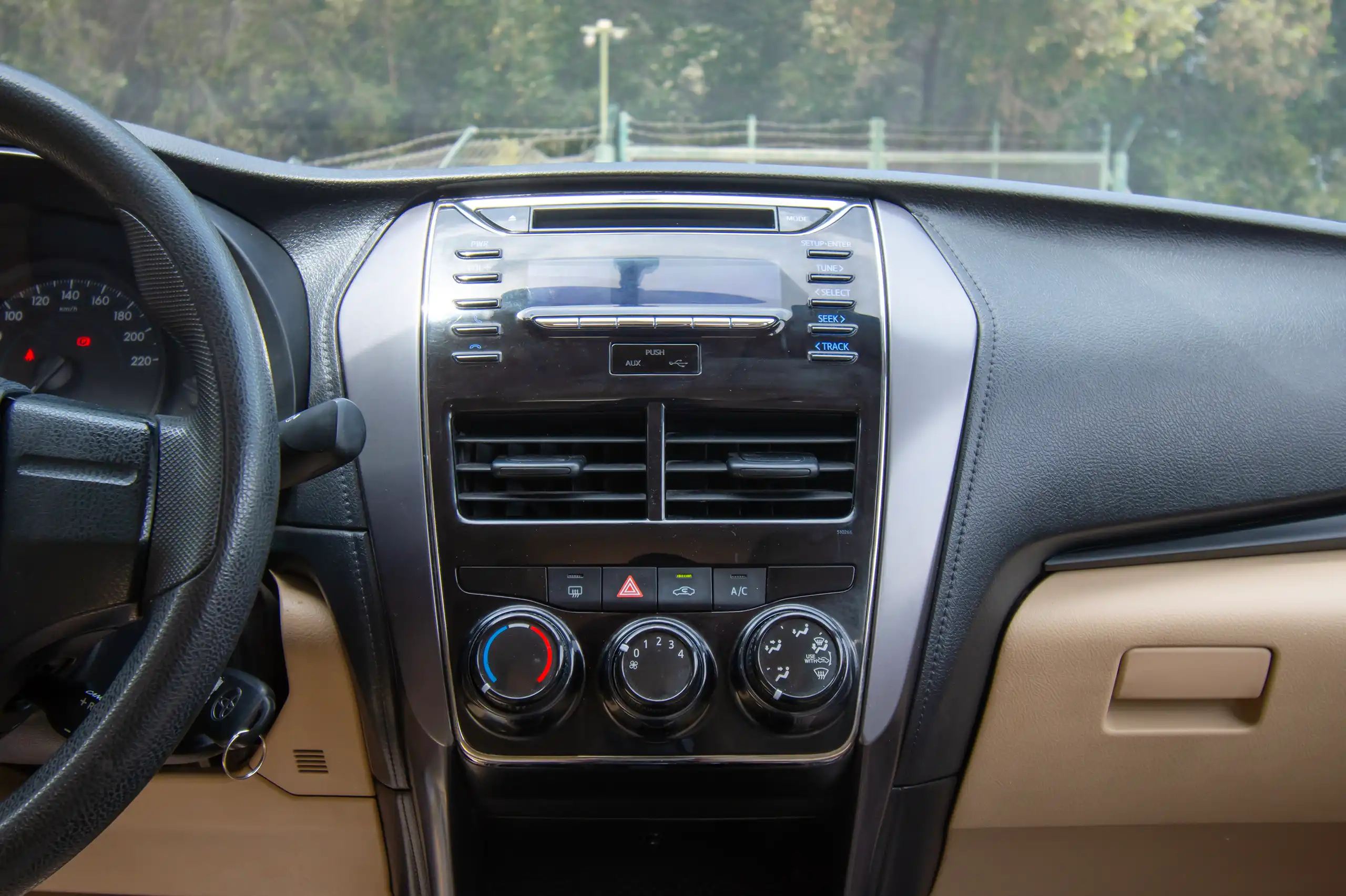 Used 2022 Toyota Yaris E in White – Infotainment / Touchscreen System for Sale at First Choice Cars Dubai Sharjah