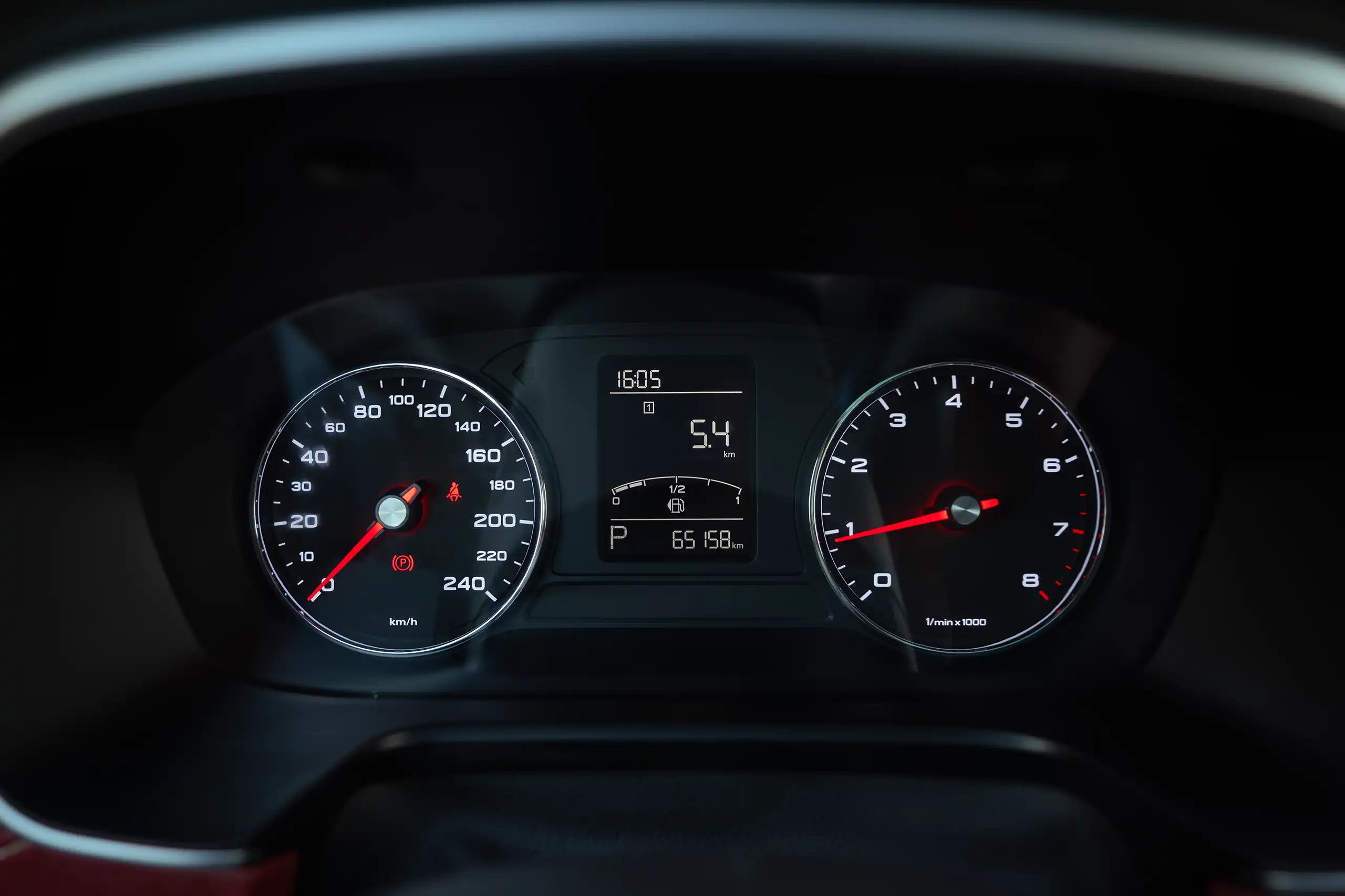 Used 2022 MG RX5 Luxury Silver – Odometer / Mileage Reading View at First Choice Cars Sharjah