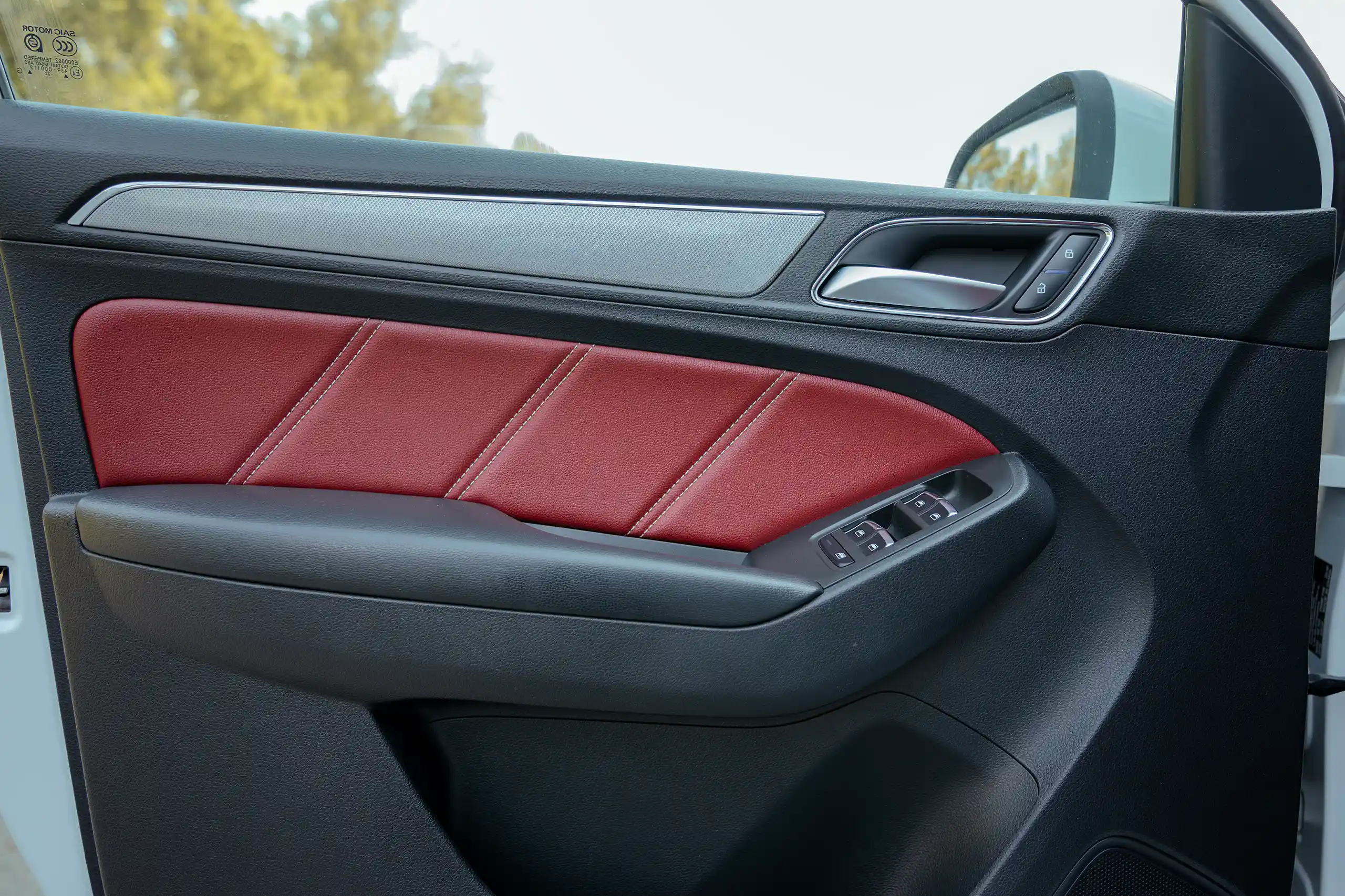 Used 2023 MG RX5 Luxury White – Driver Door Panel Full View at First Choice Cars Sharjah