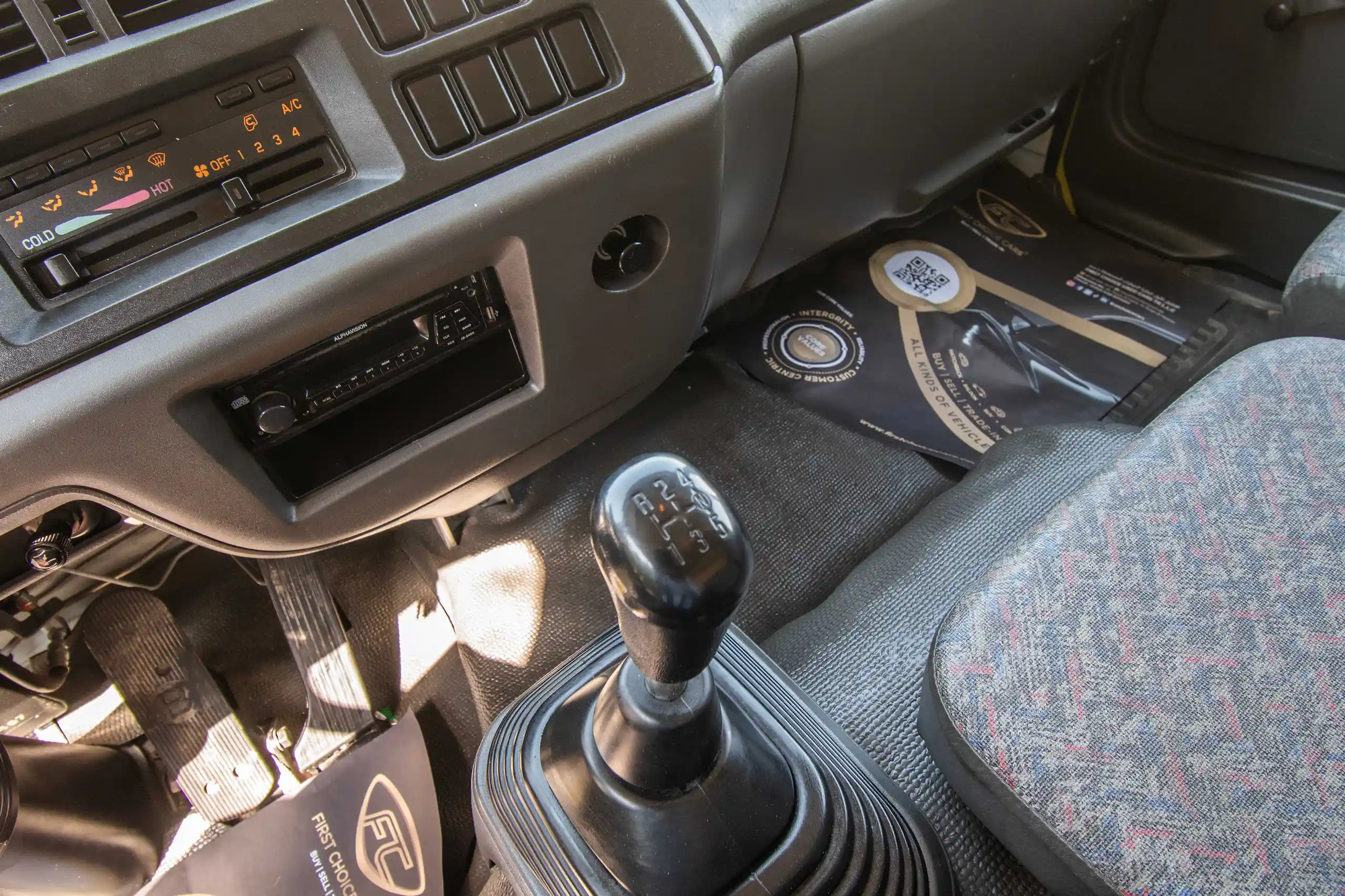 Used 2016 Isuzu FSR Cargo Body Yellow – Center Console & Gear Shifter at First Choice Cars Sharjah