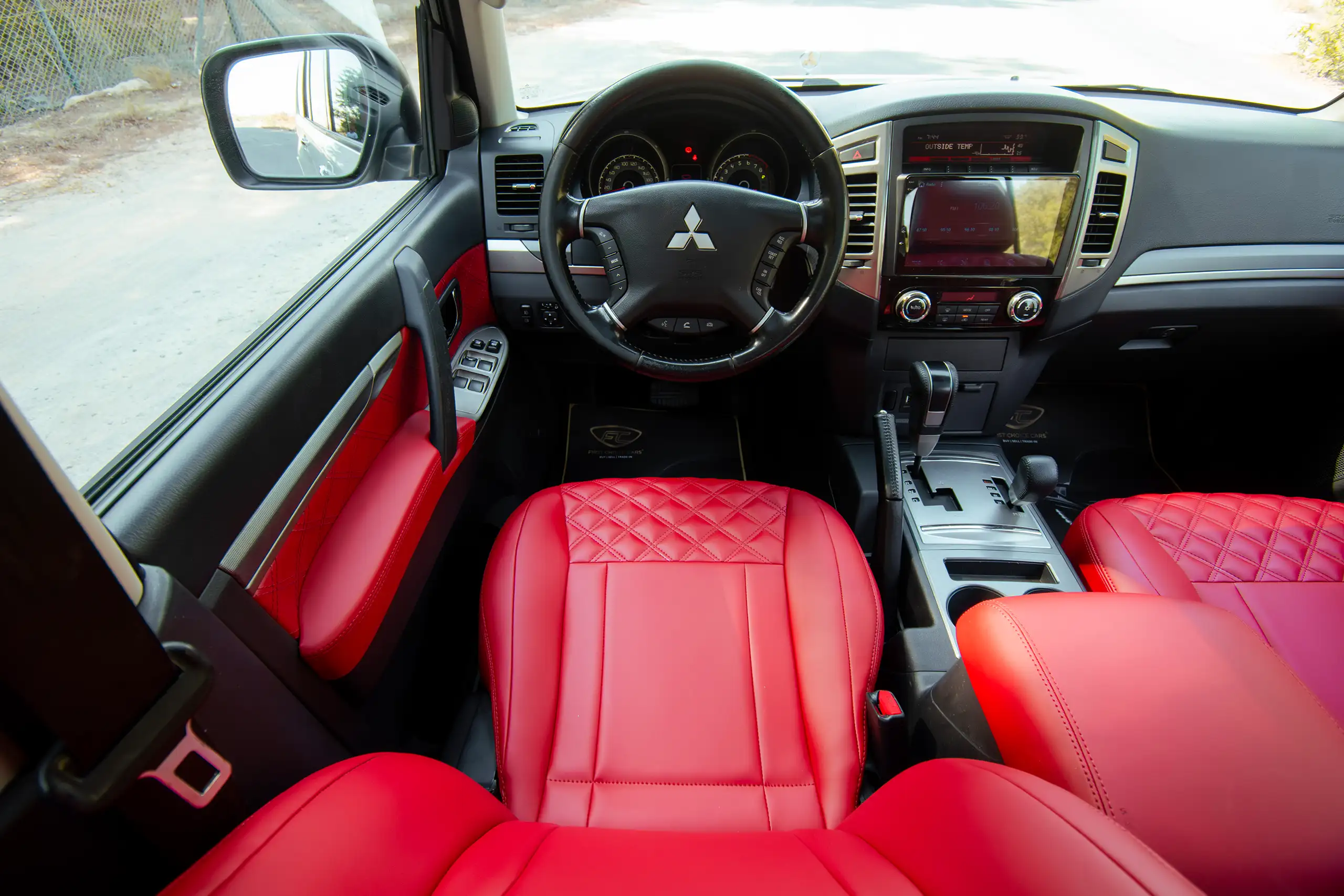 Used 2022 Mitsubishi Pajero GLS White – Steering Wheel & Instrument Cluster at First Choice Cars Sharjah