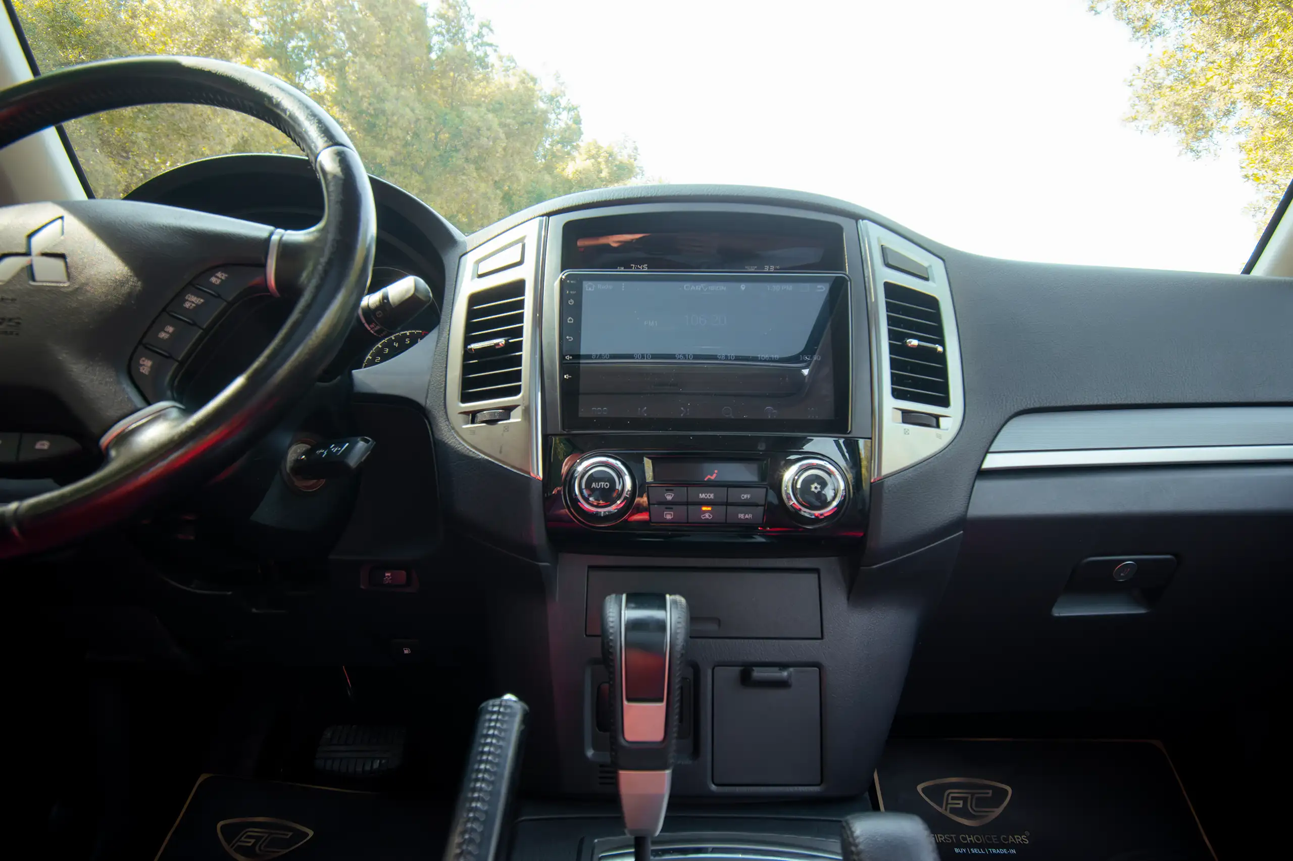 Used 2022 Mitsubishi Pajero GLS White – Infotainment / Touchscreen System at First Choice Cars Sharjah