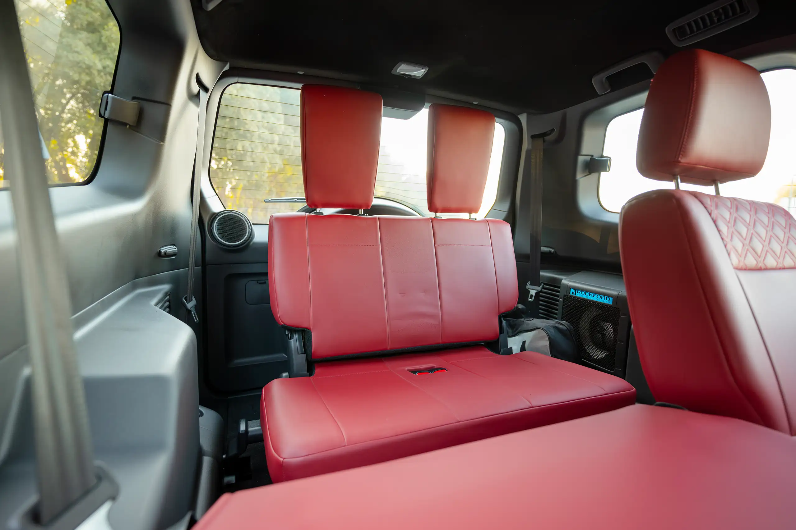 Used 2020 Mitsubishi Pajero Signature Edition White – Third Row Right Seat View at First Choice Cars Sharjah