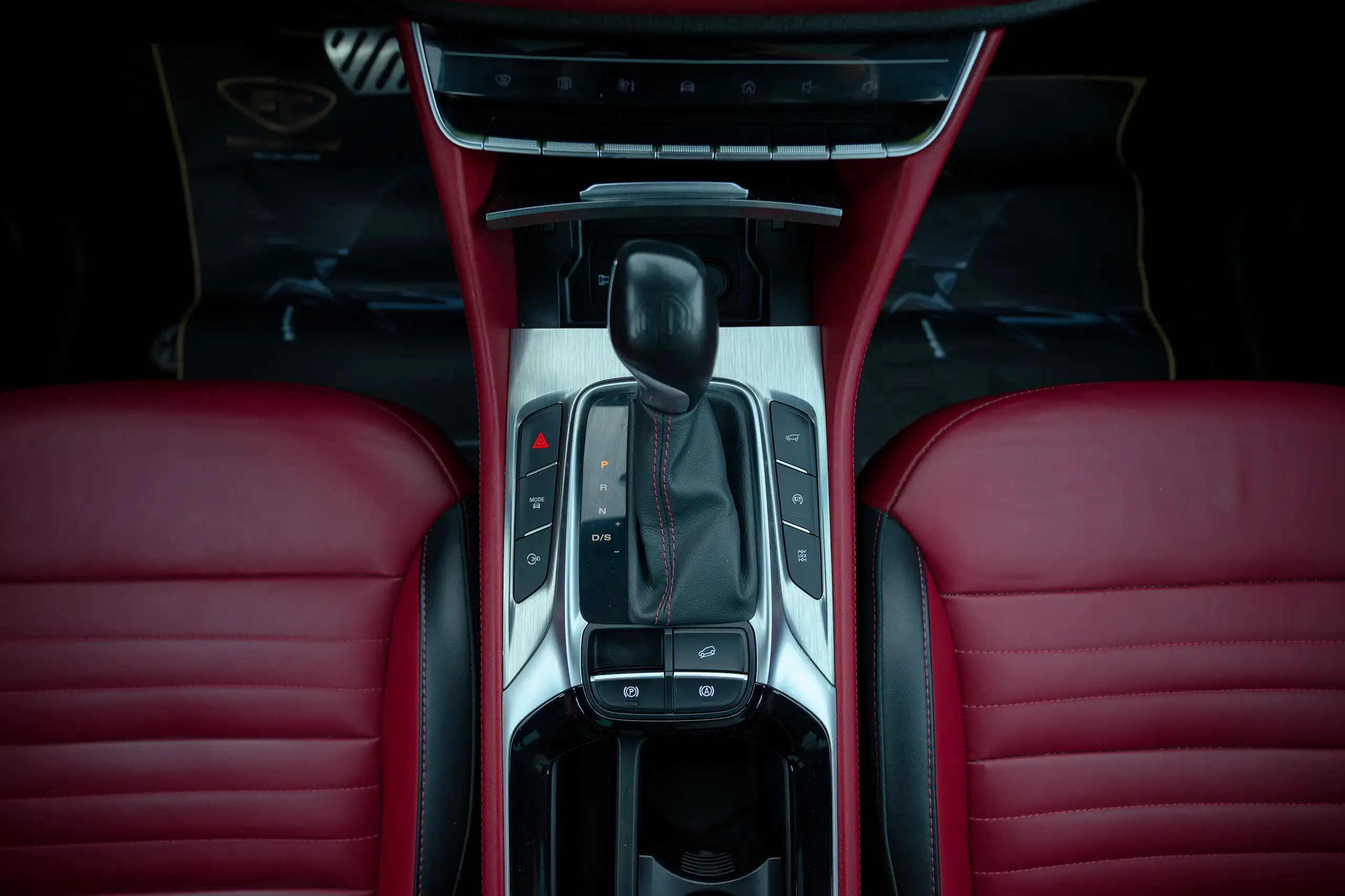 Used 2021 MG HS Luxury Blue – Center Console & Gear Shifter at First Choice Cars Sharjah