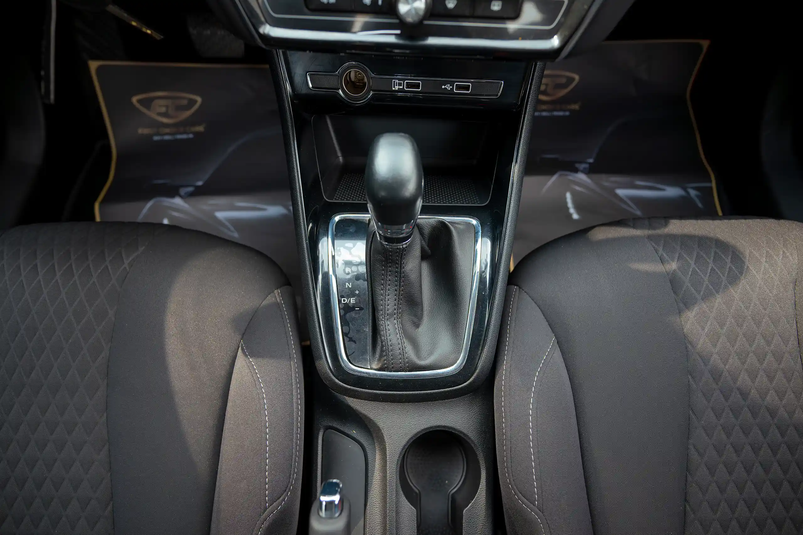 Used 2024 MG 5 Comfort White – Center Console & Gear Shifter at First Choice Cars Sharjah