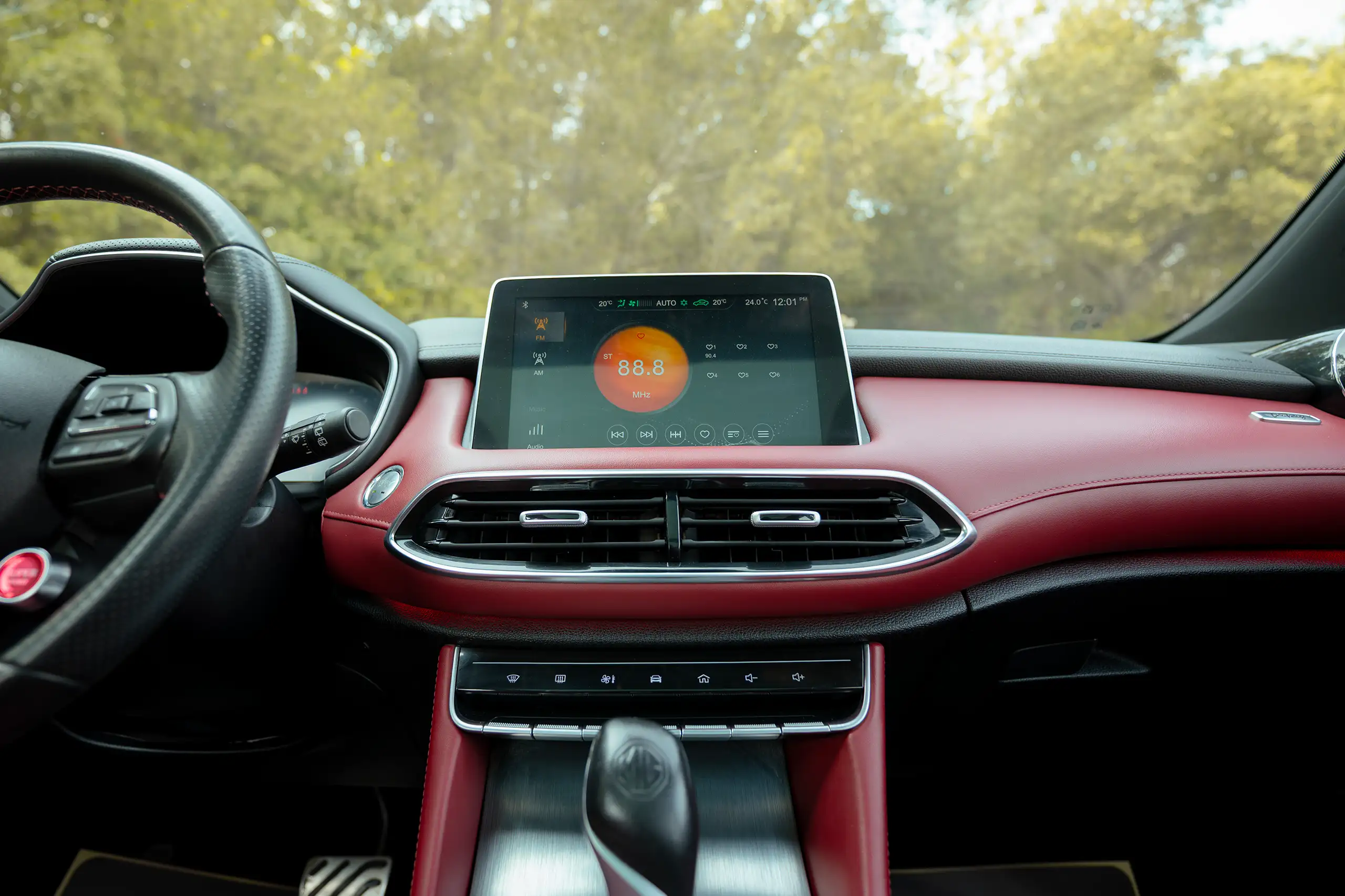 Used 2022 MG HS Luxury Red – Infotainment / Touchscreen System at First Choice Cars Sharjah