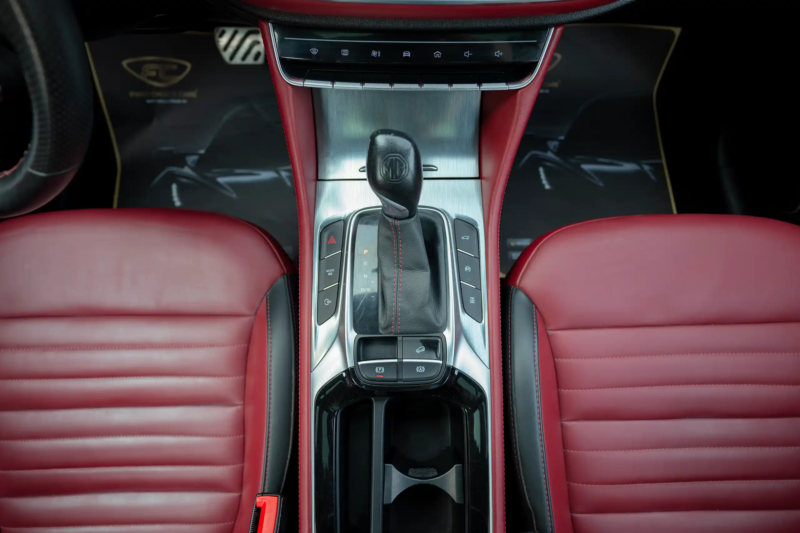 Used 2022 MG HS Luxury Red – Center Console & Gear Shifter at First Choice Cars Sharjah