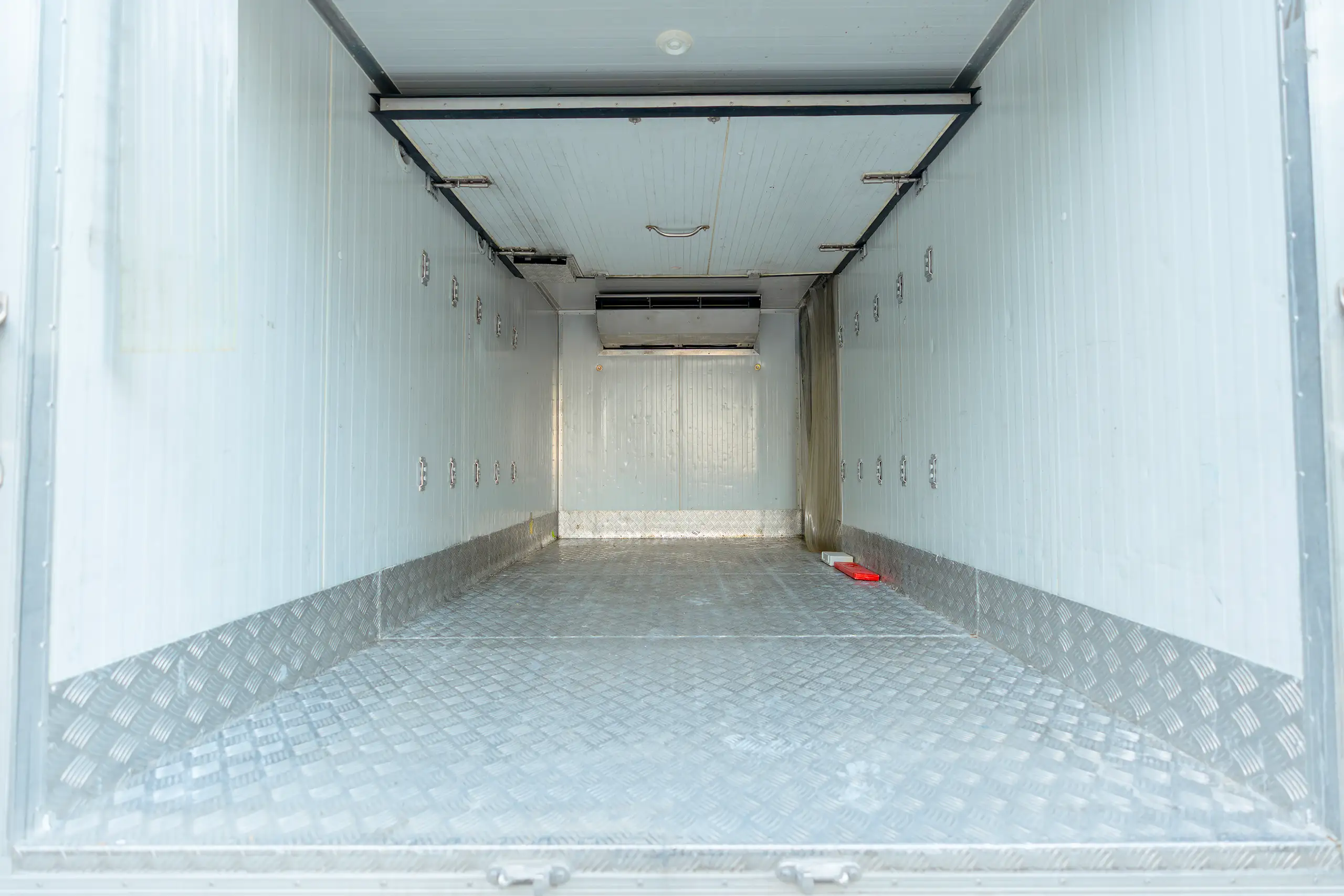 Used 2020 Mitsubishi Canter Chiller Box White – Chiller Box Rear Opening View at First Choice Cars Sharjah