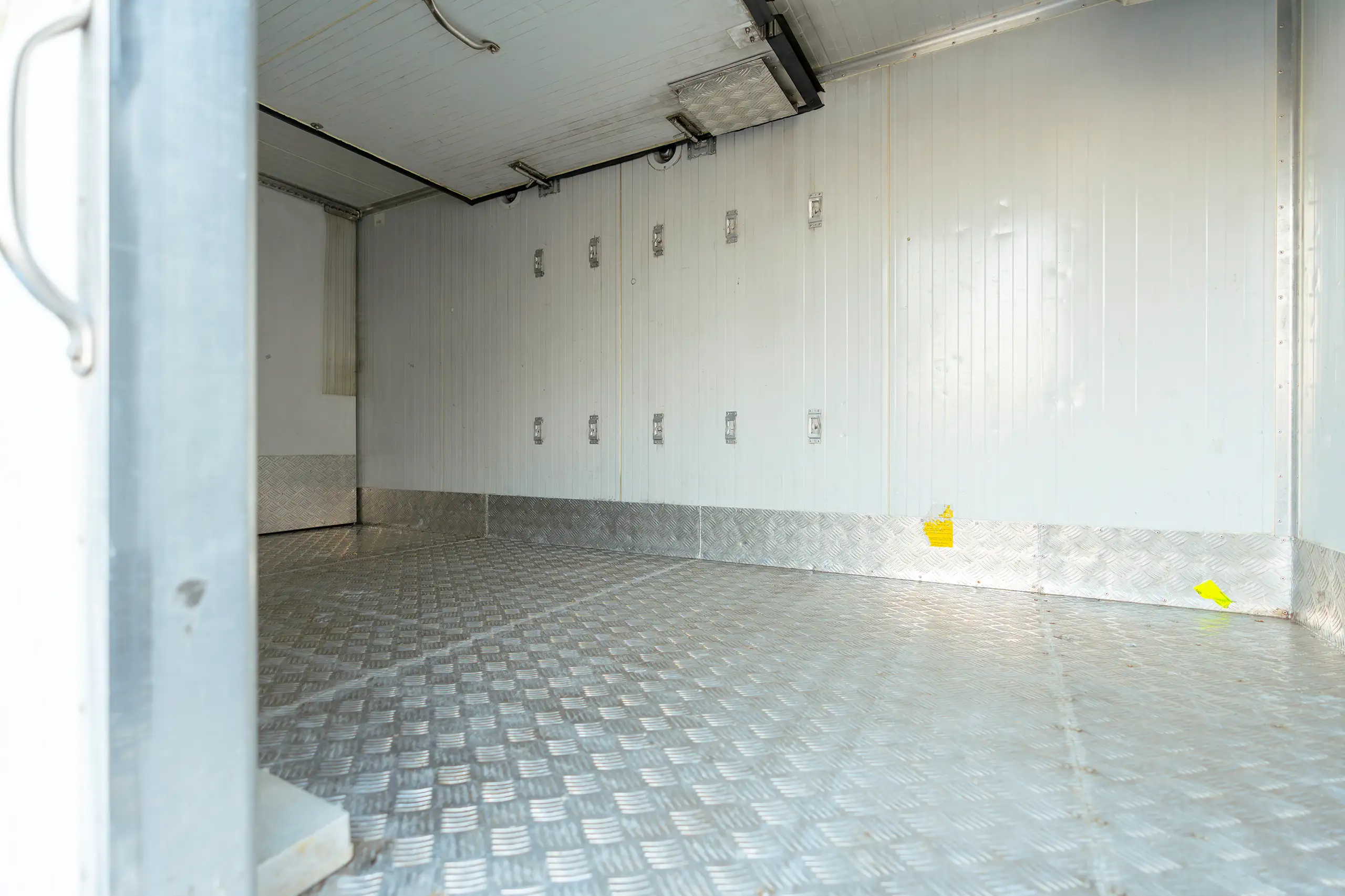 Used 2020 Mitsubishi Canter Chiller Box White – Chiller Box Right Side Interior View at First Choice Cars Sharjah