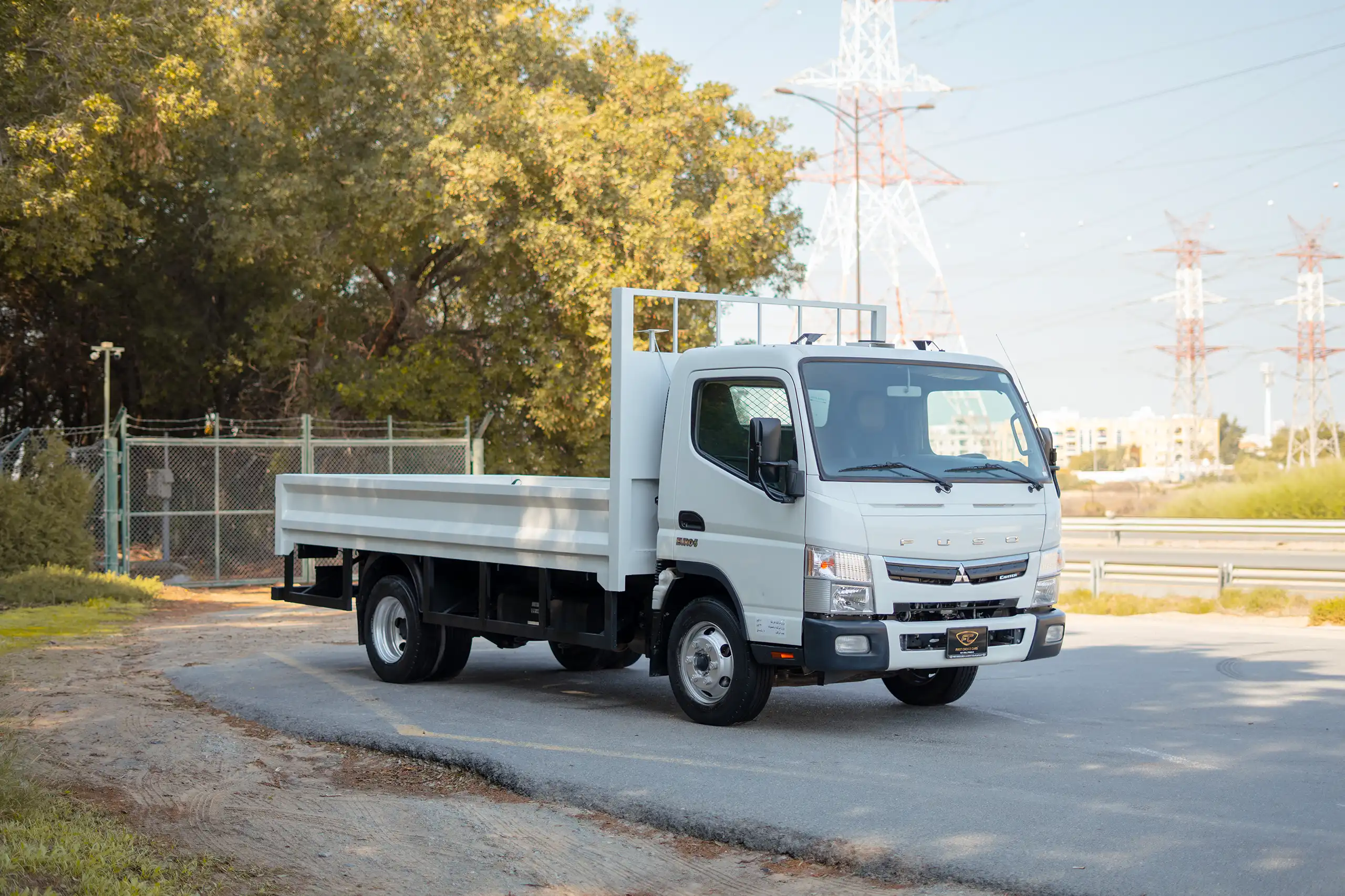 Used 2022 Mitsubishi Canter Cargo Body in White – Right Front Diagonal (45°) View for Sale at First Choice Cars Dubai Sharjah
