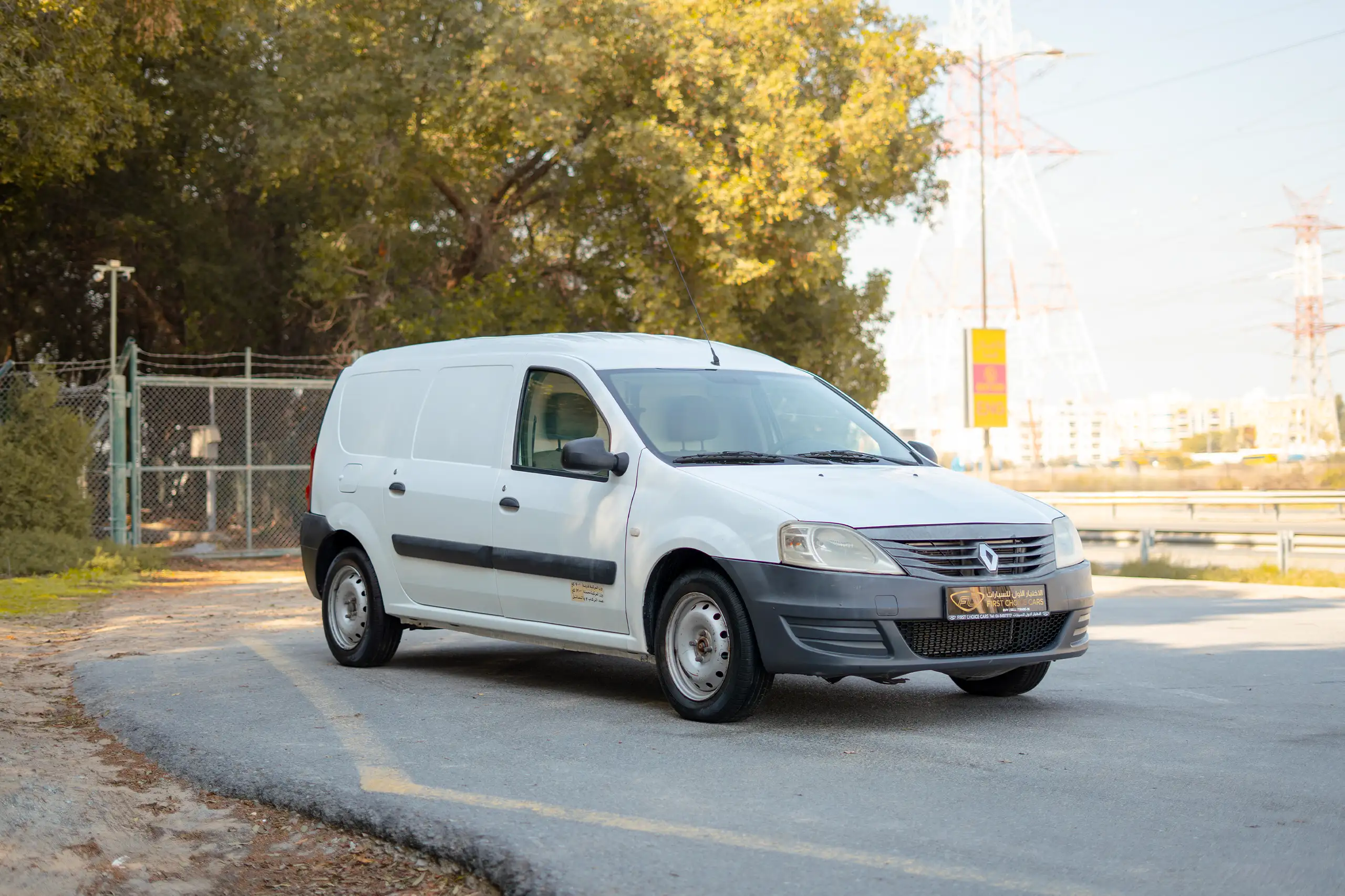 Used 2011 Renault Logan Delivery Van White – Right Front Diagonal (45°) View at First Choice Cars Sharjah