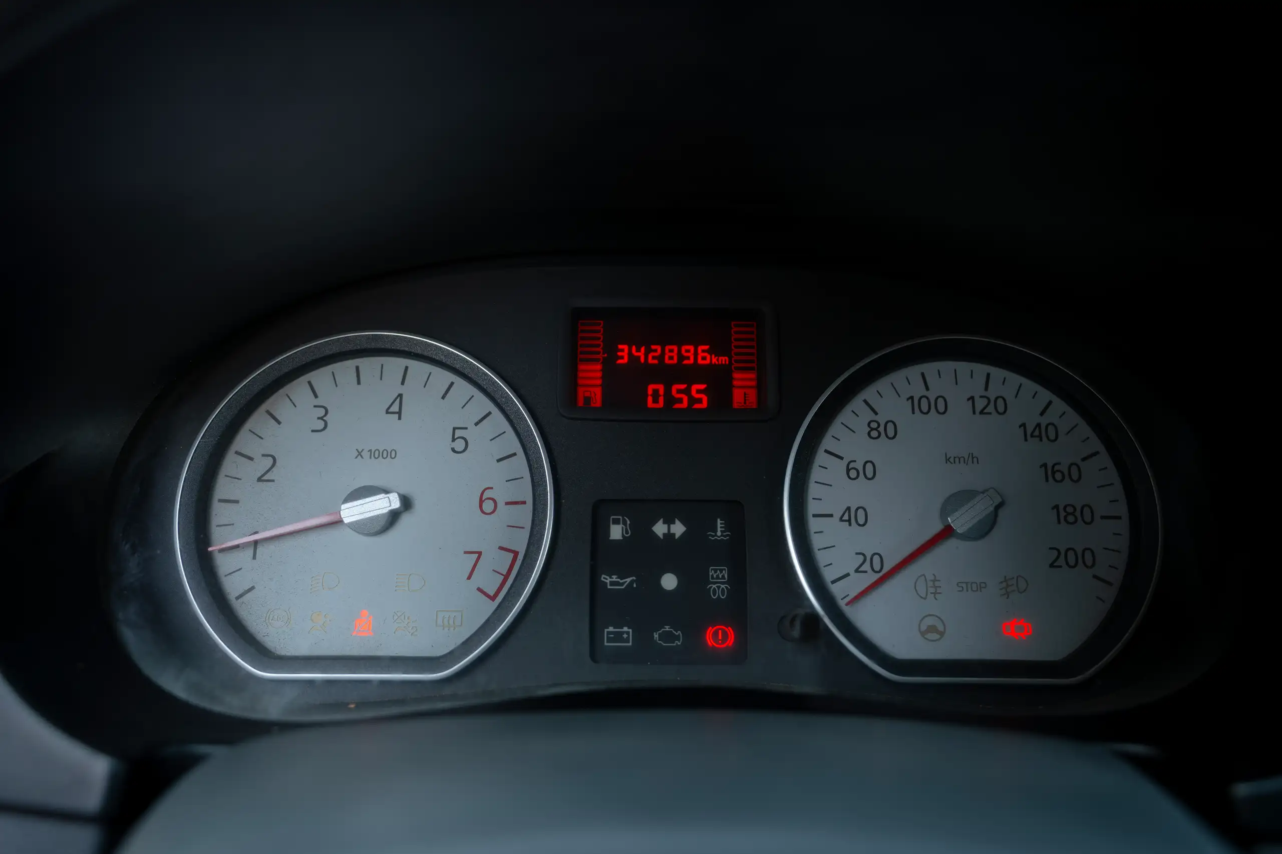 Used 2011 Renault Logan Delivery Van White – Odometer / Mileage Reading View at First Choice Cars Sharjah