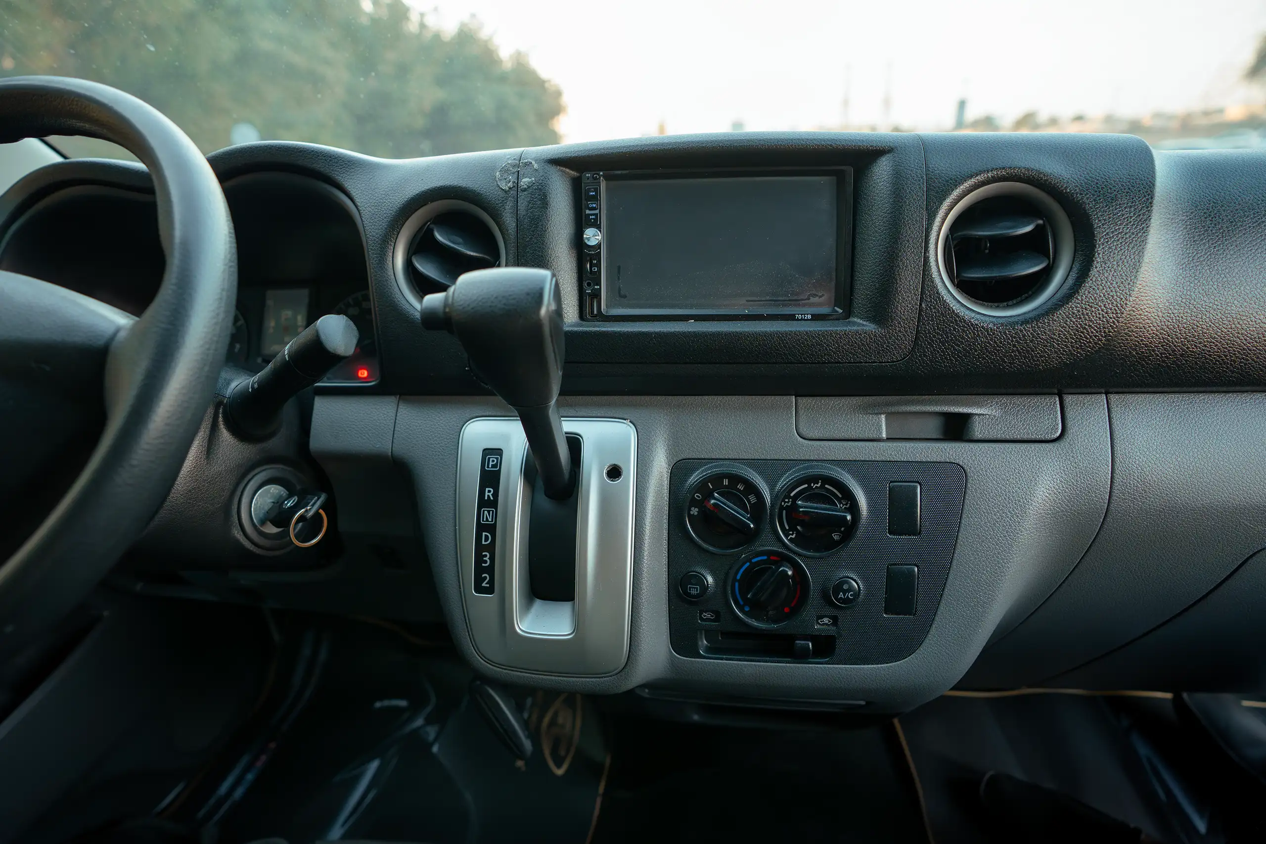 Used 2022 Nissan Urvan High Roof White – Infotainment / Touchscreen System at First Choice Cars Sharjah