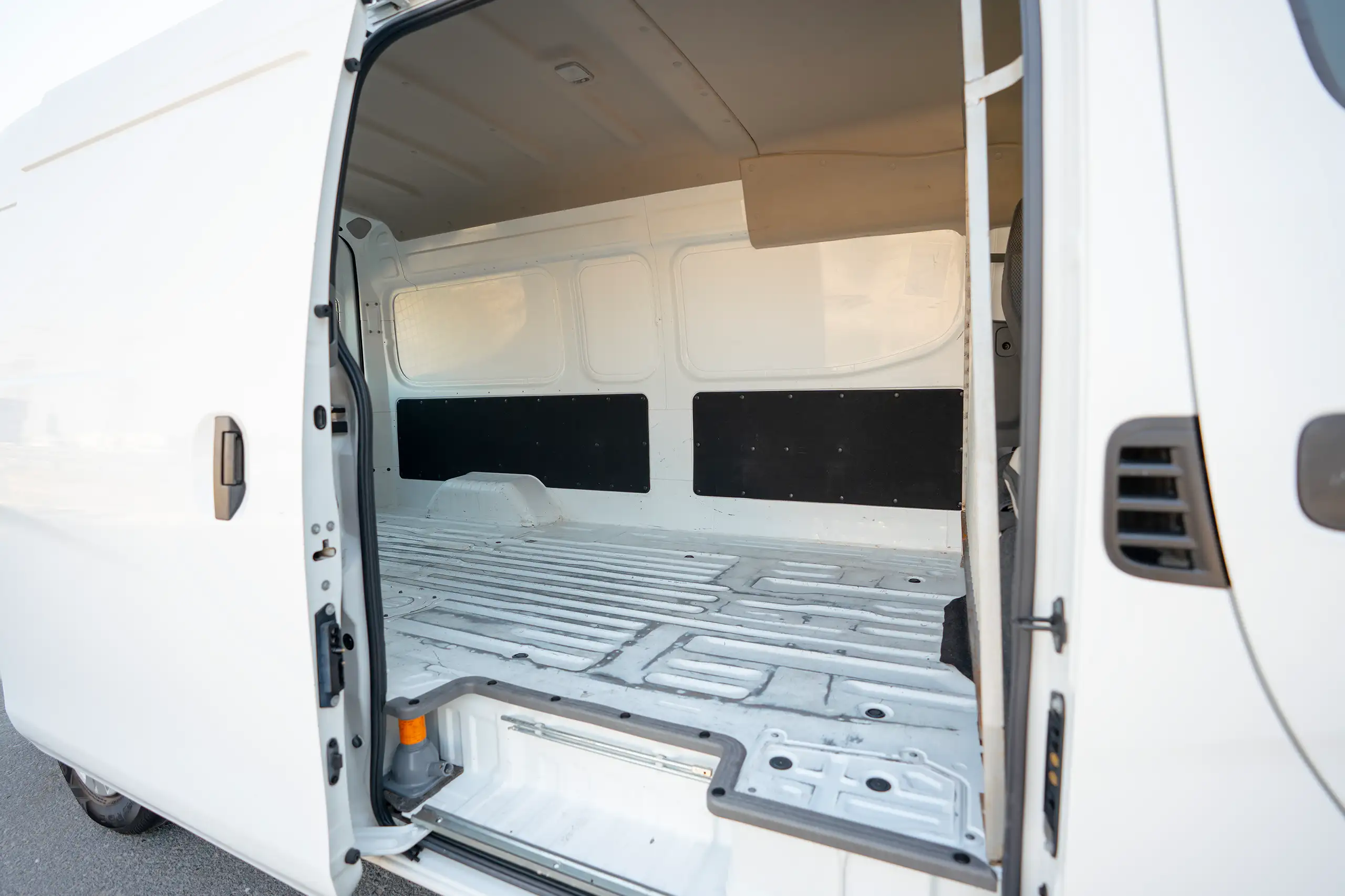 Used 2022 Nissan Urvan High Roof White – Delivery Box Right Side Interior View at First Choice Cars Sharjah