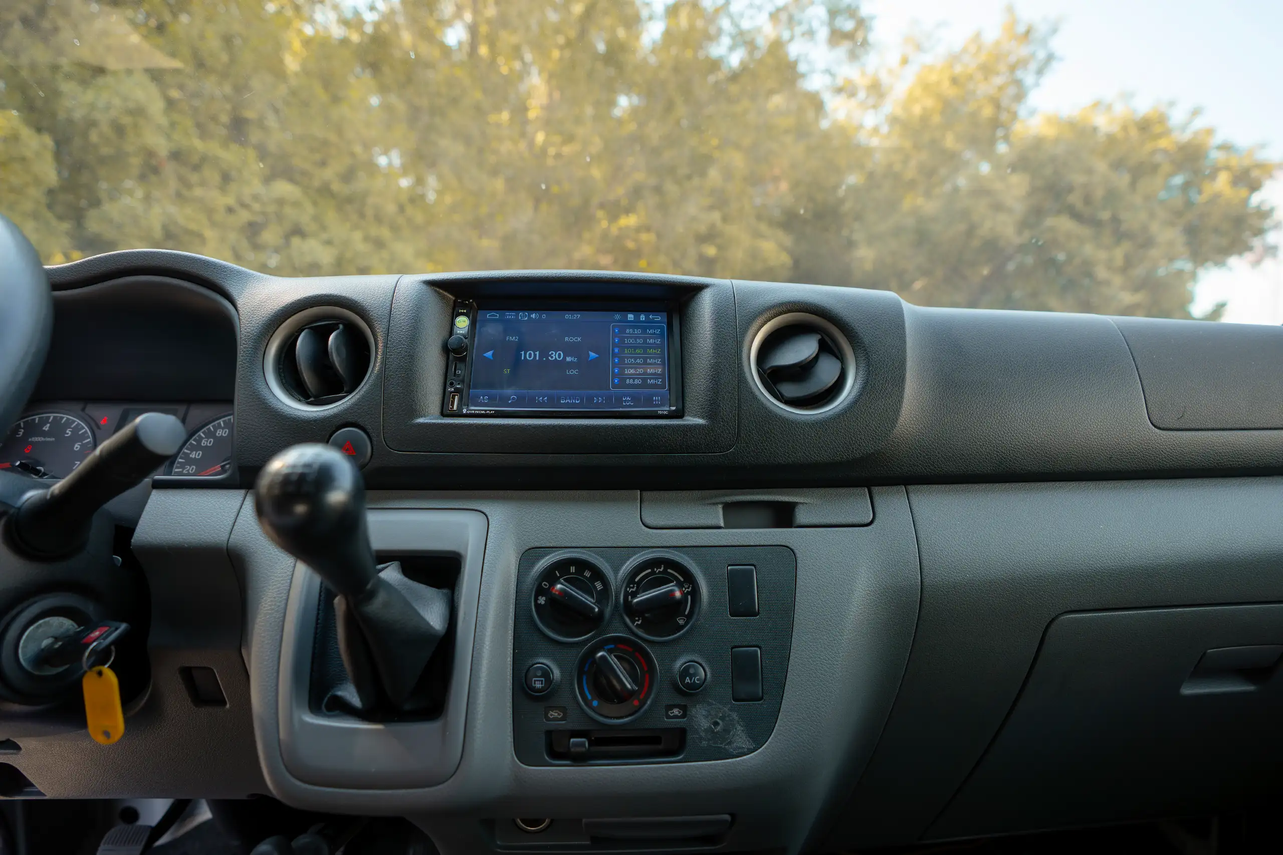 Used 2022 Nissan Urvan High Roof White – Infotainment / Touchscreen System at First Choice Cars Sharjah