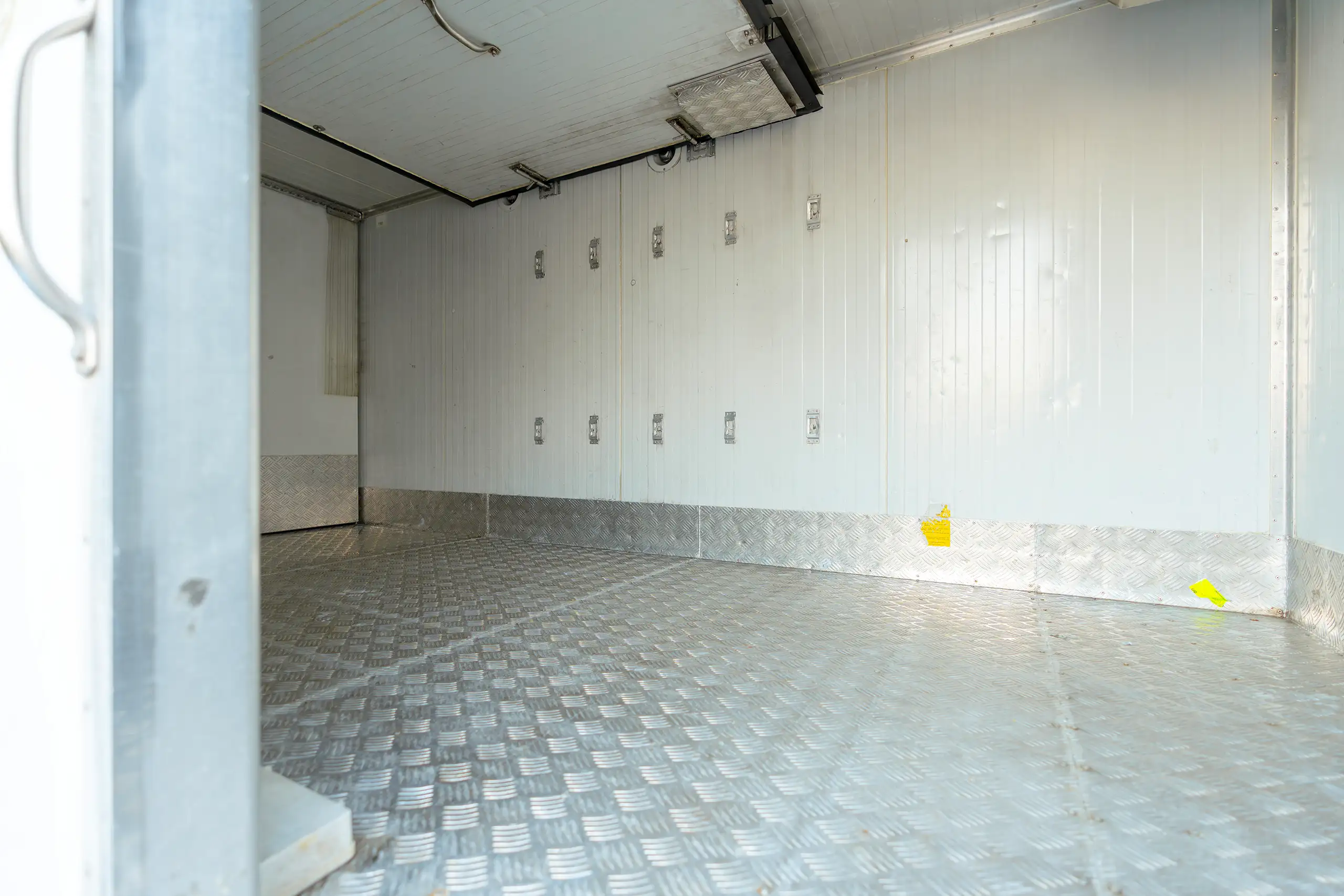 Used 2020 Mitsubishi Canter Chiller Box White – Chiller Box Right Side Interior View at First Choice Cars Sharjah