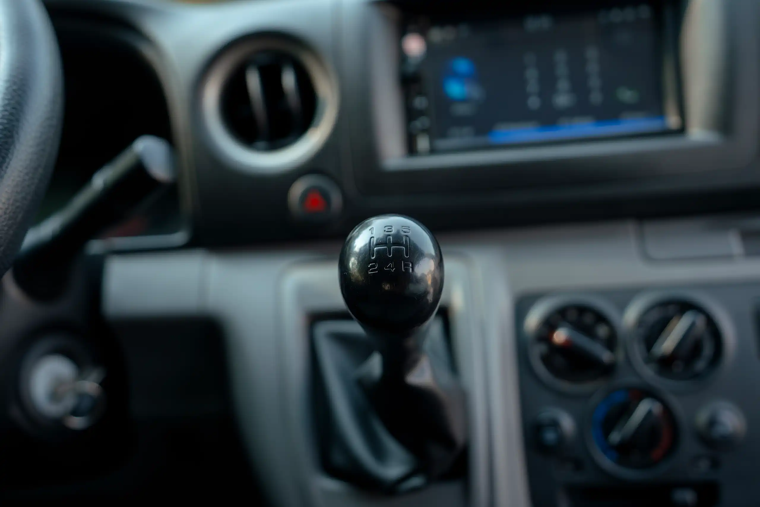 Used 2022 Nissan Urvan Standard Roof White – Center Console & Gear Shifter at First Choice Cars Sharjah