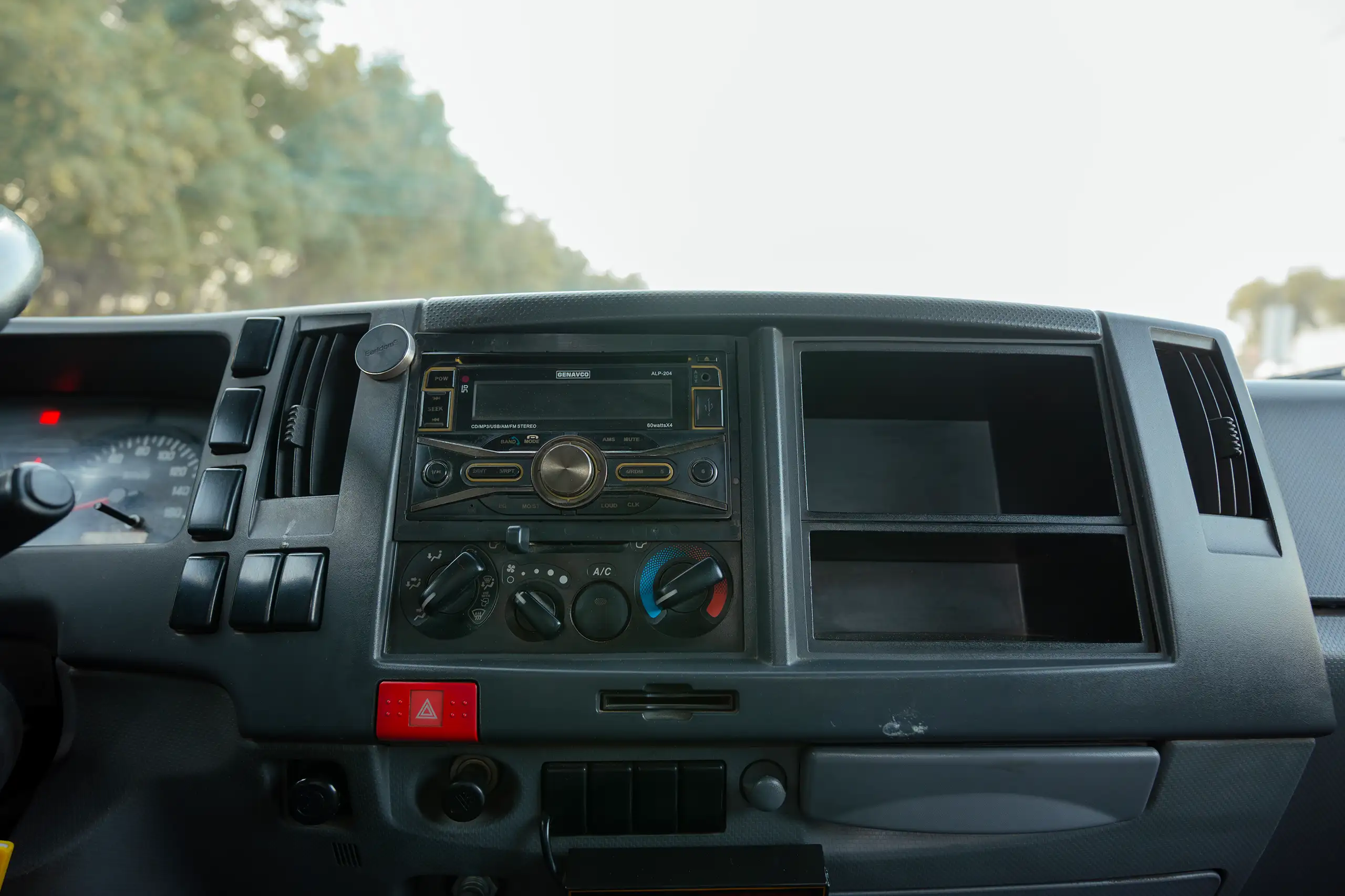 Used 2017 Isuzu NPR Recovery Truck White – Infotainment / Touchscreen System at First Choice Cars Sharjah