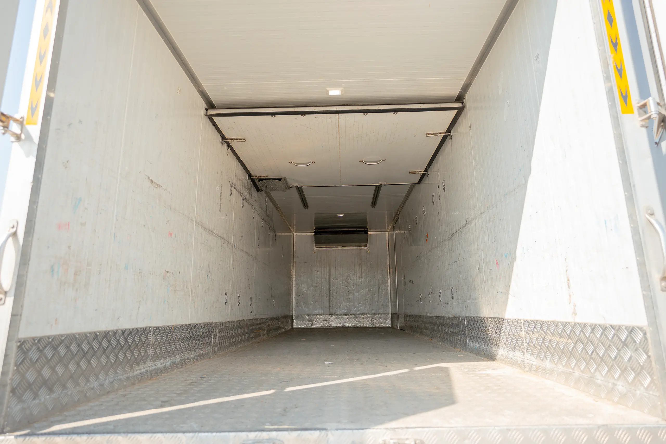 Used 2020 Mitsubishi FUSO FJ Freezer Box White – Chiller Box Rear-to-Front View at First Choice Cars Sharjah