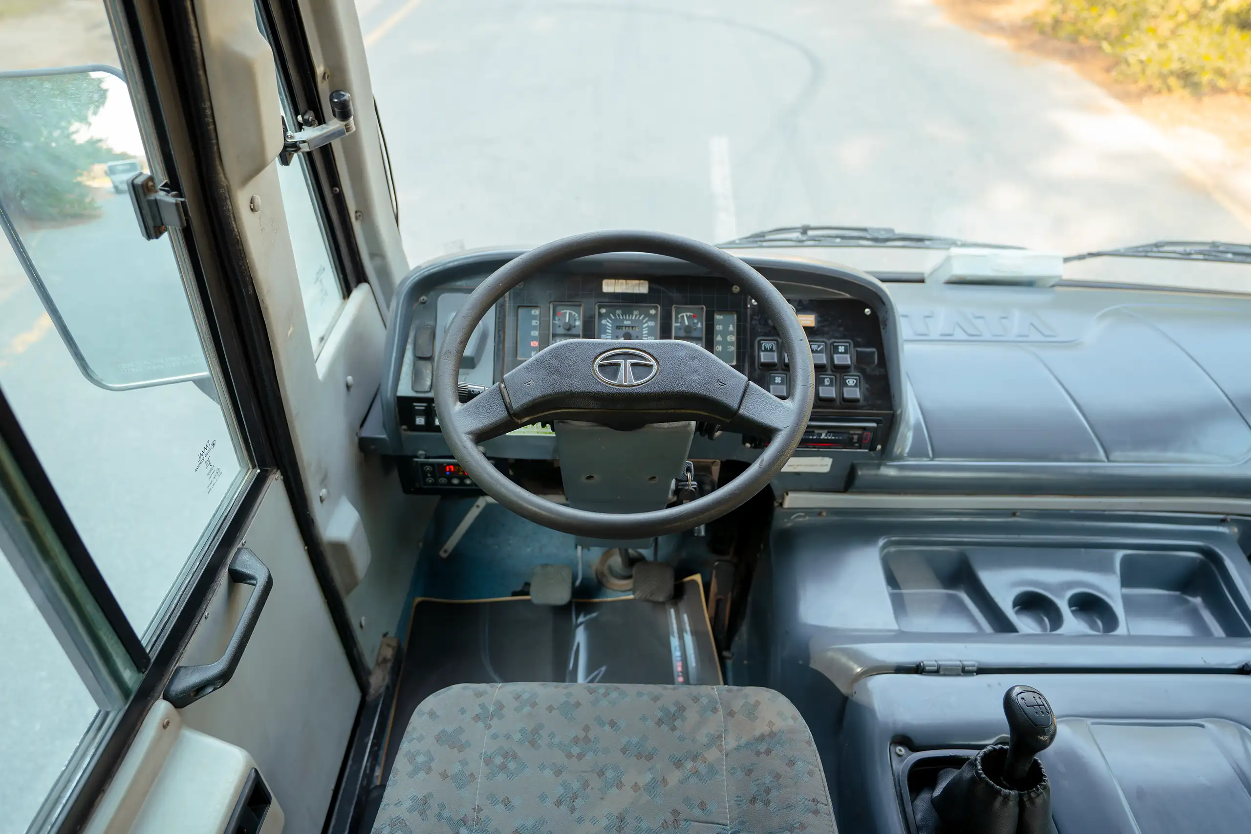 Used 2017 TATA LP 613 White – Steering Wheel & Instrument Cluster at First Choice Cars Sharjah