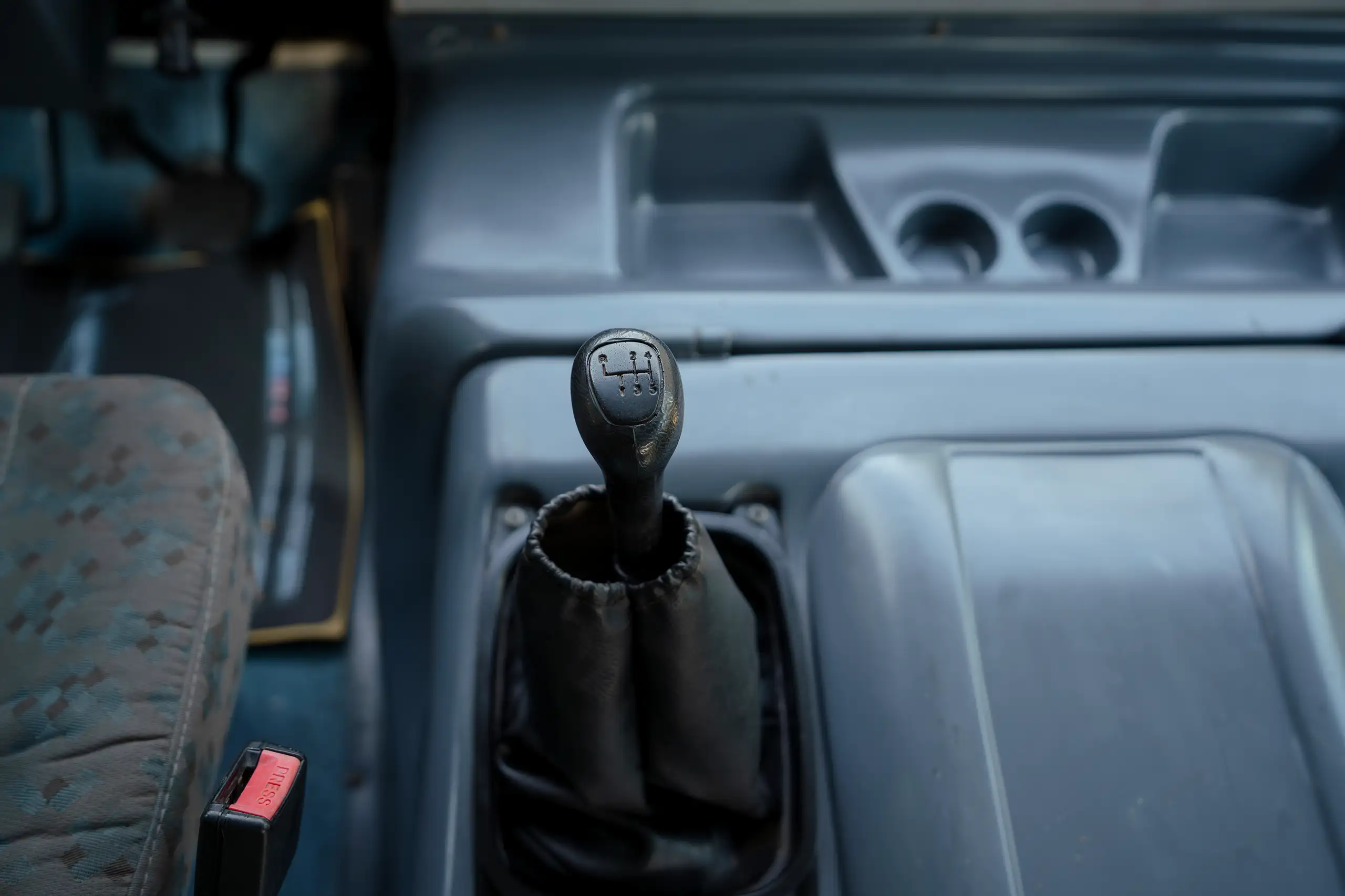 Used 2017 TATA LP 613 White – Center Console & Gear Shifter at First Choice Cars Sharjah