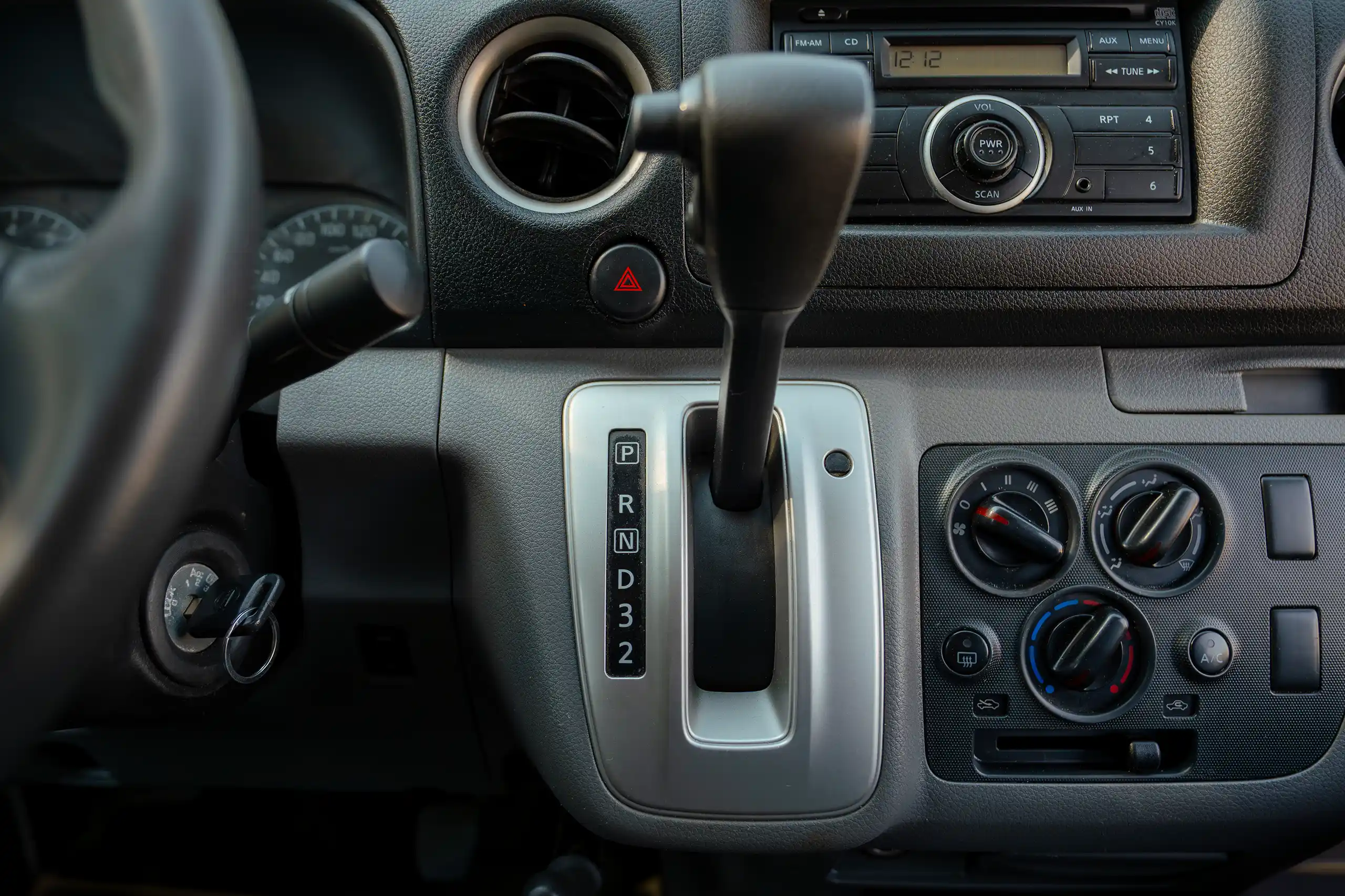 Used 2020 Nissan Urvan Standard Roof in White – Center Console & Gear Shifter for Sale at First Choice Cars Dubai Sharjah