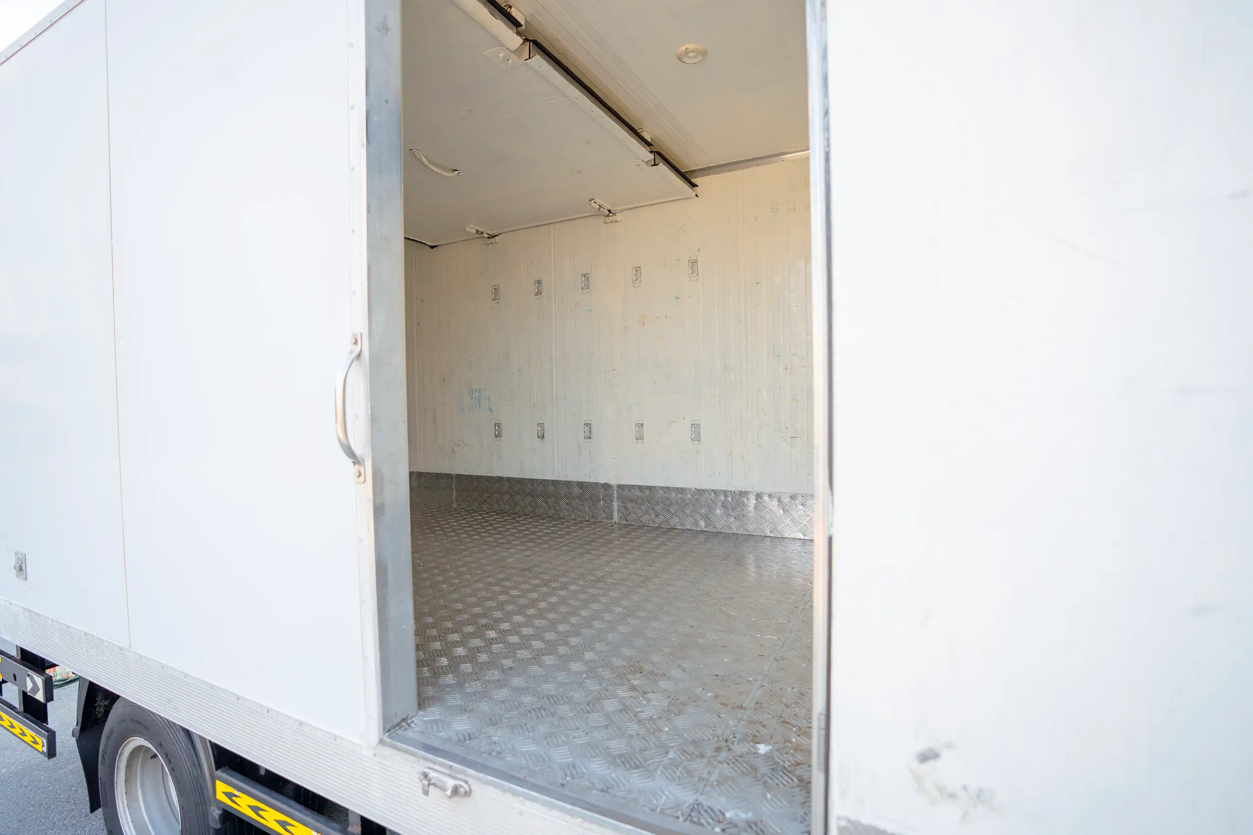 Used 2020 Mitsubishi Canter Chiller Box White – Chiller Box Right Side Interior View at First Choice Cars Sharjah
