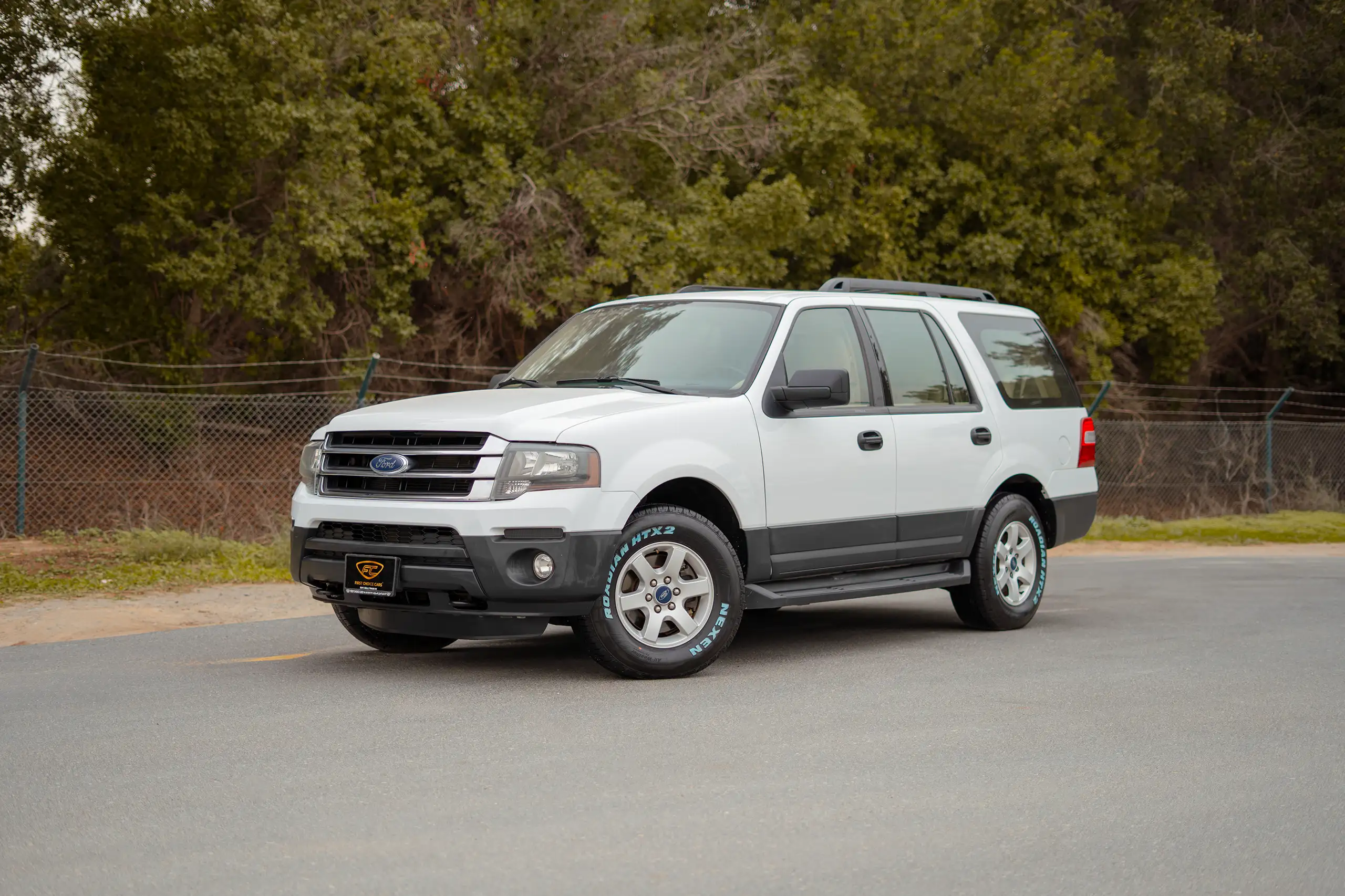 Used 2017 Ford Expedition XLT White – Left Front Diagonal (45°) View at First Choice Cars Sharjah