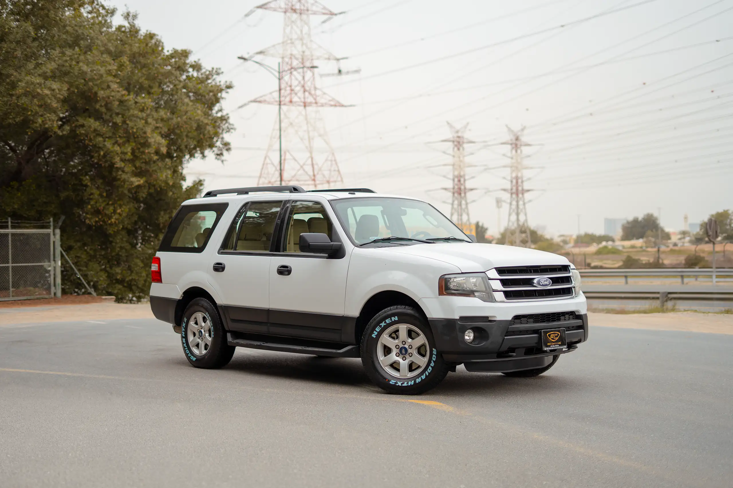 Used 2017 Ford Expedition XLT White – Right Front Diagonal (45°) View at First Choice Cars Sharjah