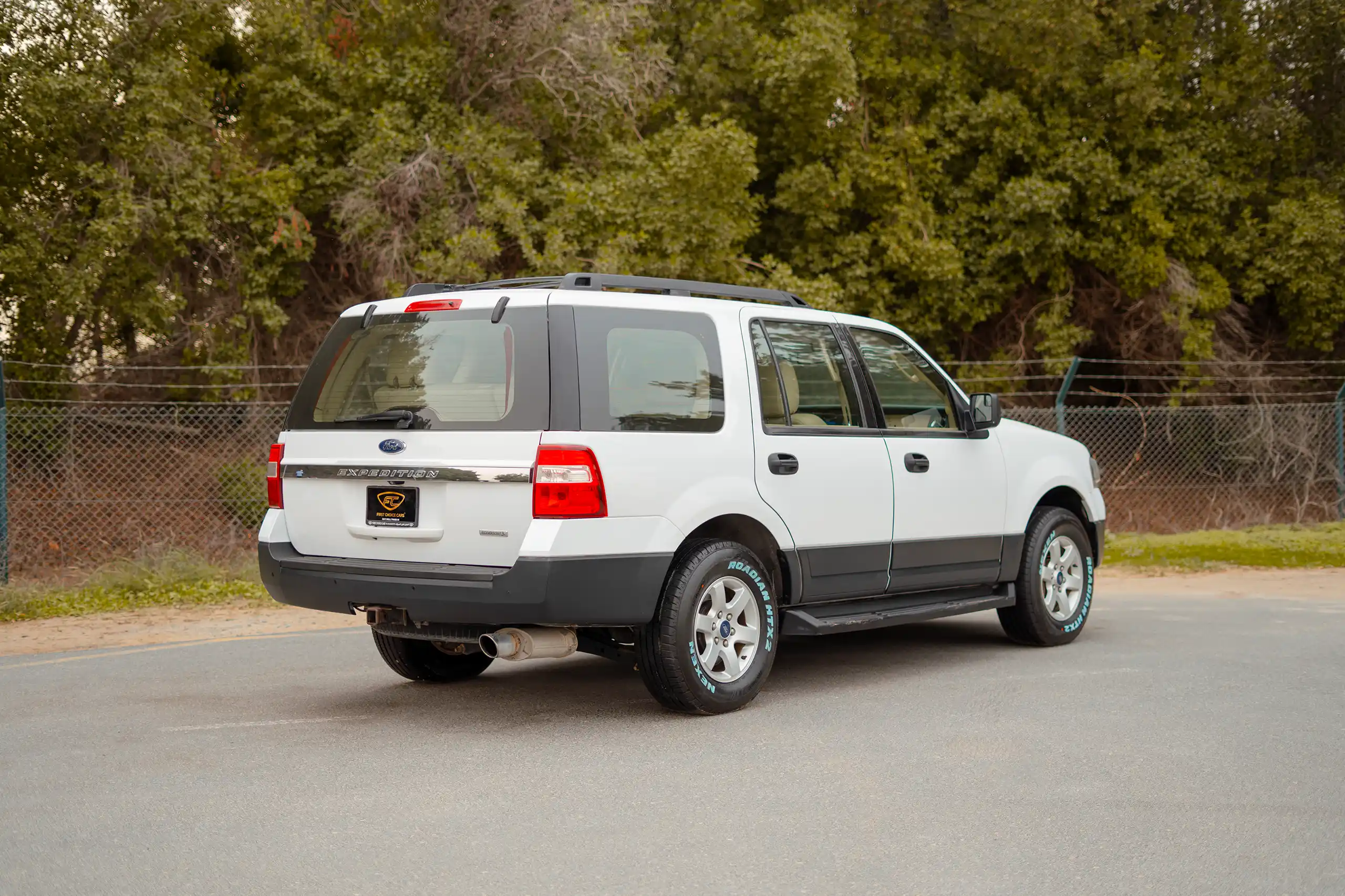 Used 2017 Ford Expedition XLT White – Right Back Diagonal (45°) View at First Choice Cars Sharjah