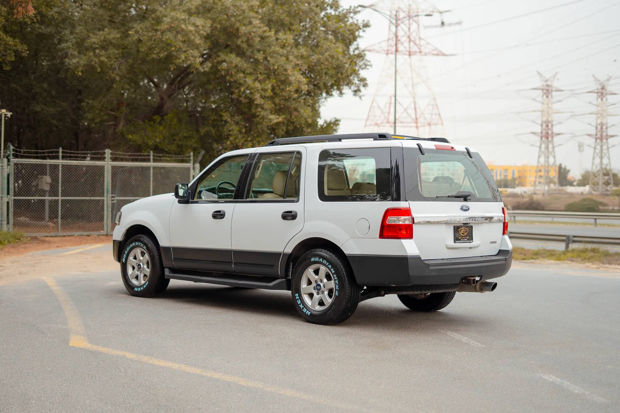Used 2017 Ford Expedition XLT White – Left Back Diagonal (45°) View at First Choice Cars Sharjah