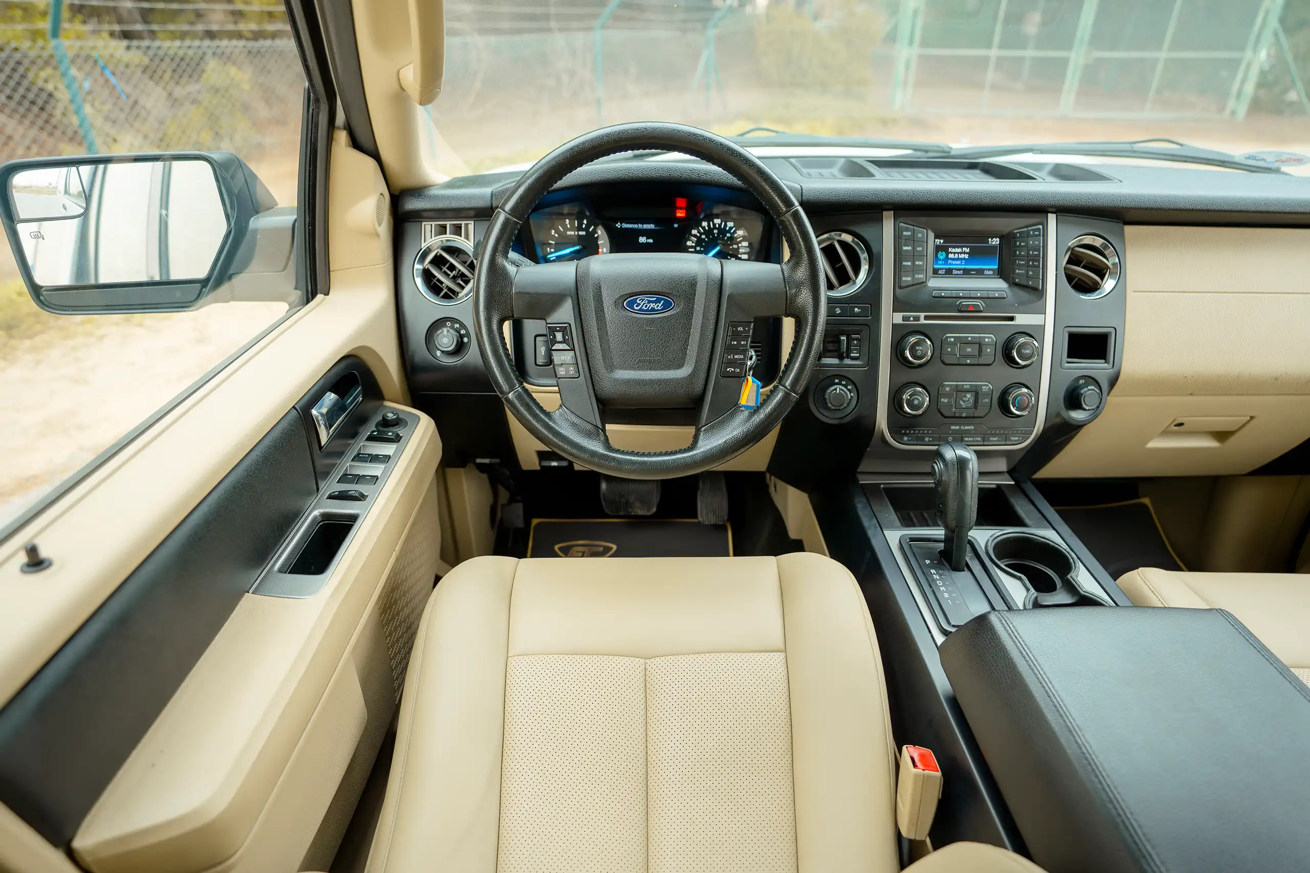 Used 2017 Ford Expedition XLT White – Steering Wheel & Instrument Cluster at First Choice Cars Sharjah