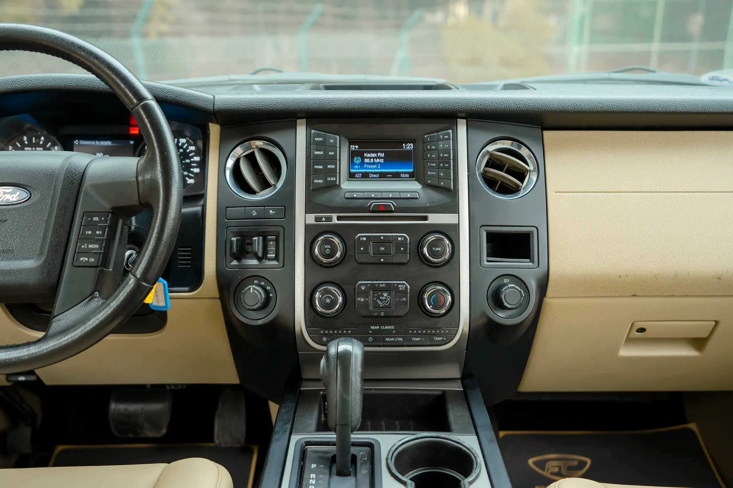 Used 2017 Ford Expedition XLT White – Infotainment / Touchscreen System at First Choice Cars Sharjah